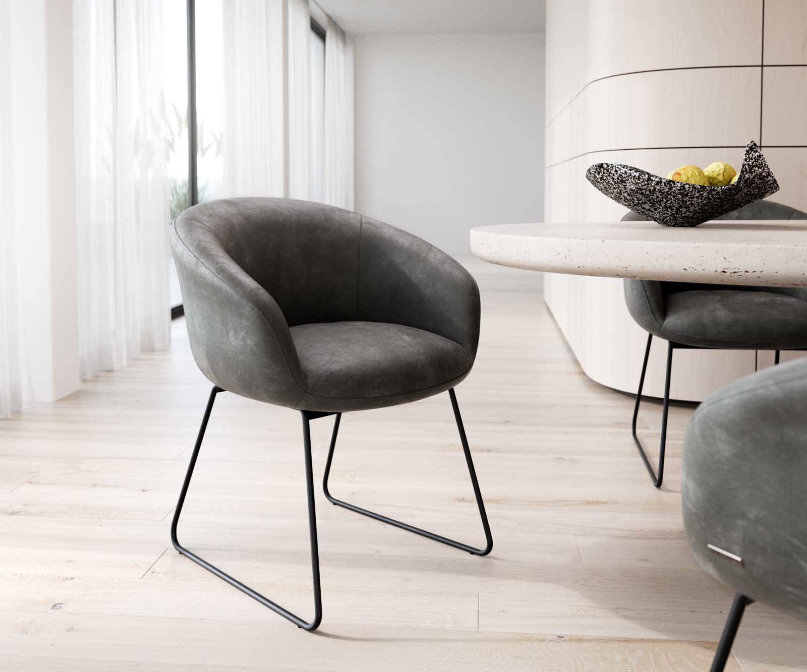 Eetkamerstoel Vinka-Flex met armleuning microvelours antraciet vintage slipframe zwart pocketveer kern Eetkamerstoel Vinka-Flex met armleuning microvelours antraciet vintage slipframe zwart pocketveer kern