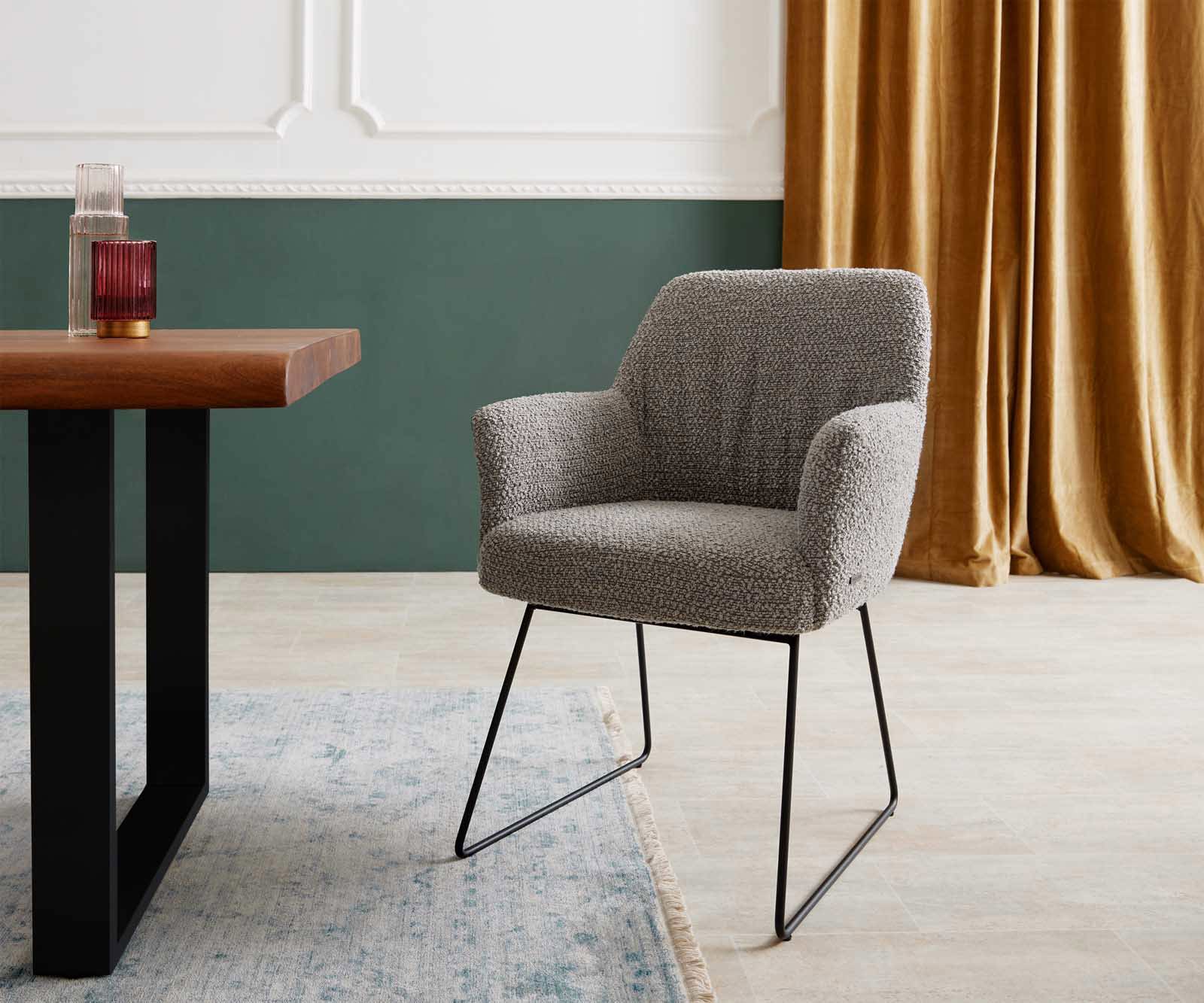 Eetkamerstoel Xana-Flex met armleuning bouclé zilver grijs slipframe zwart pocketveer kern Eetkamerstoel Xana-Flex met armleuning bouclé zilver grijs slipframe zwart pocketveer kern