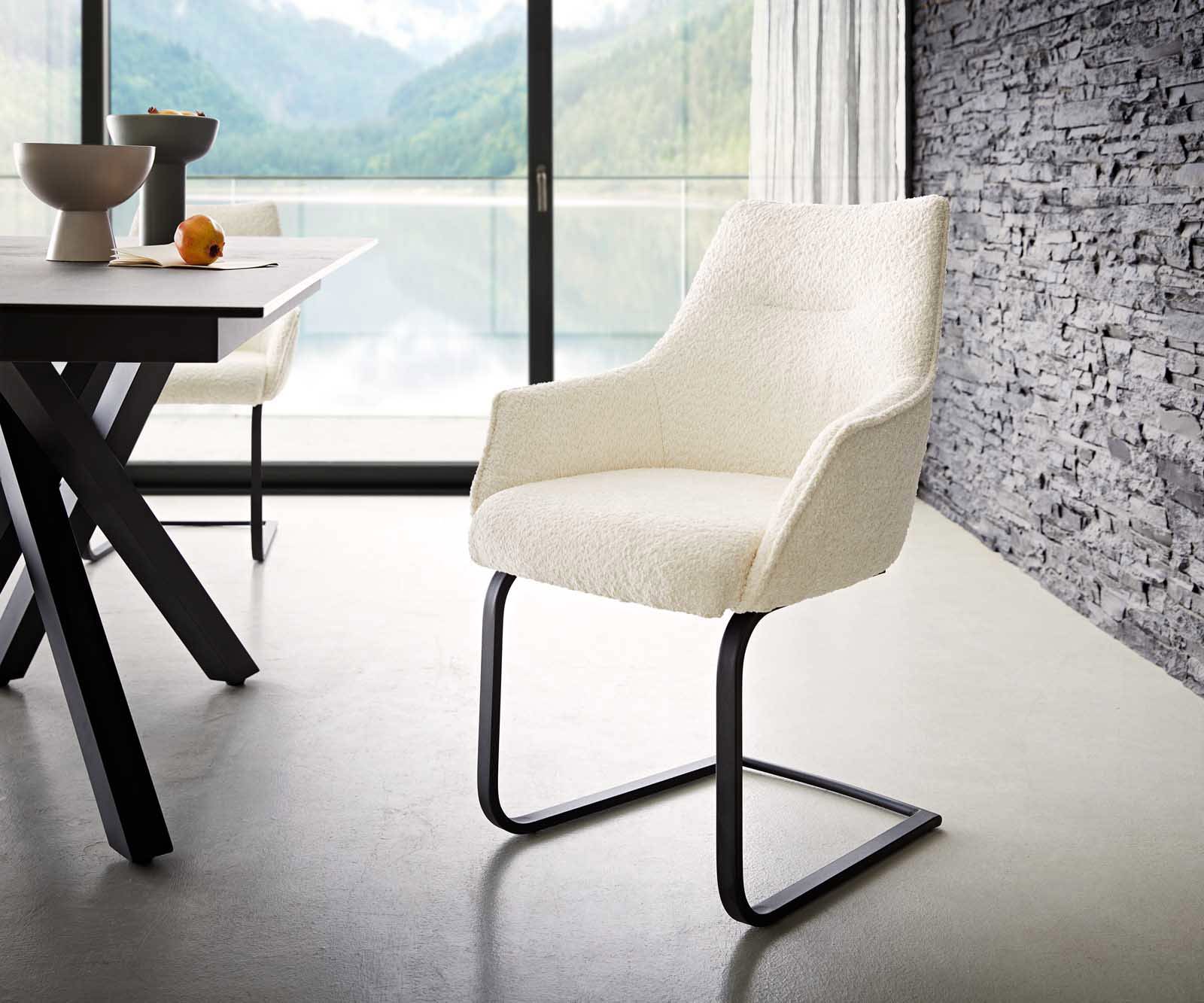 Sledemodel Alja-Flex met armleuning bouclé wit sledemodel vlak zwart pocketveer kern Sledemodel Alja-Flex met armleuning bouclé wit sledemodel vlak zwart pocketveer kern