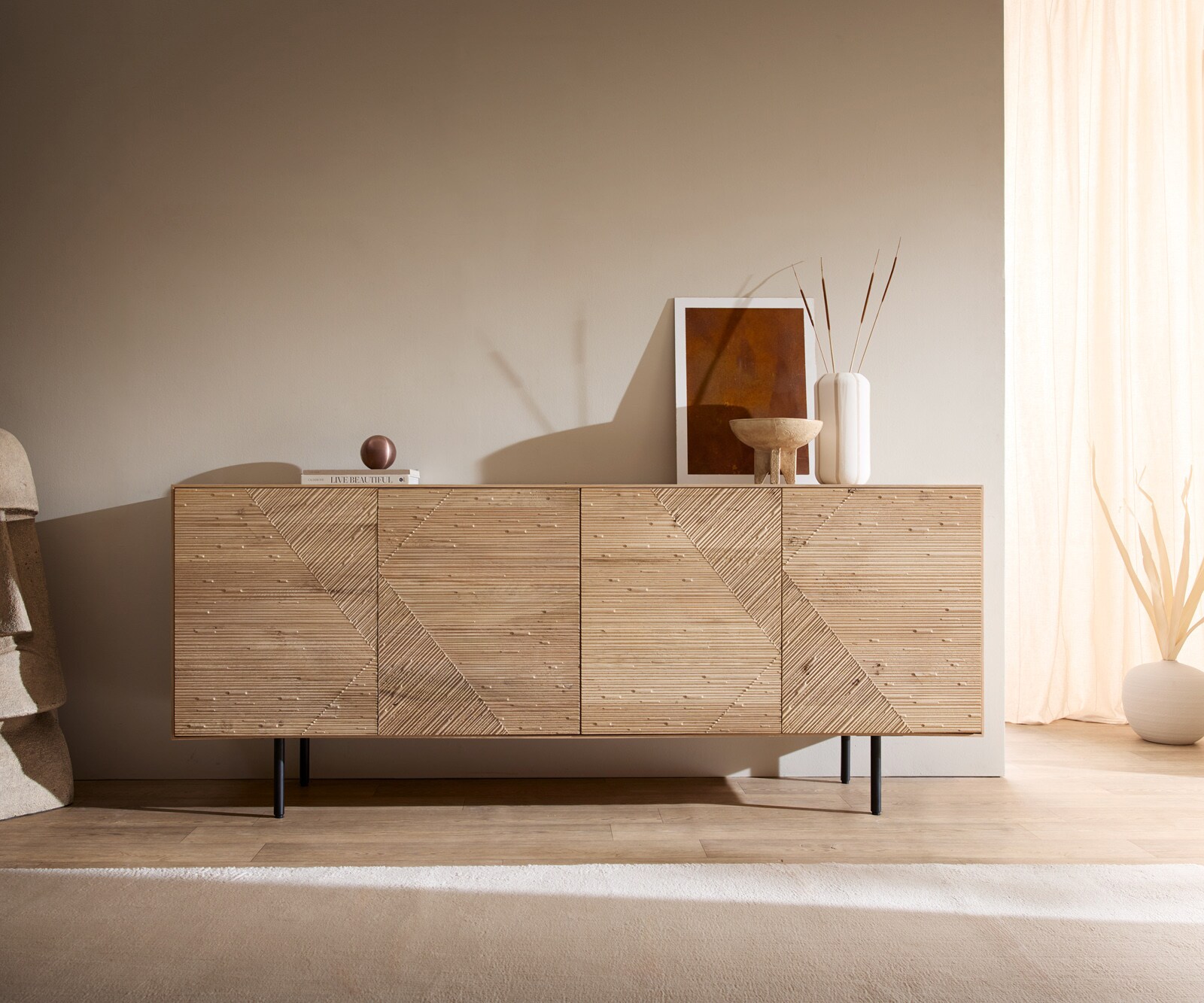 Dressoir Tereos 200 cm eiken natuur 3D-effect 4 deuren ronde voet metaal zwart 3