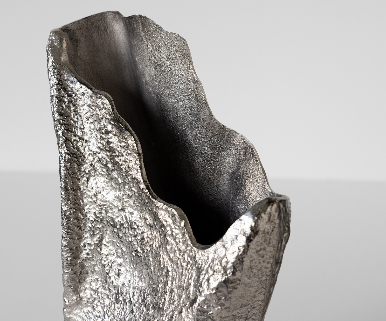 Vaas Cavira B29 x D16 x H48 cm Aluminium Platin Handgemaakt 4