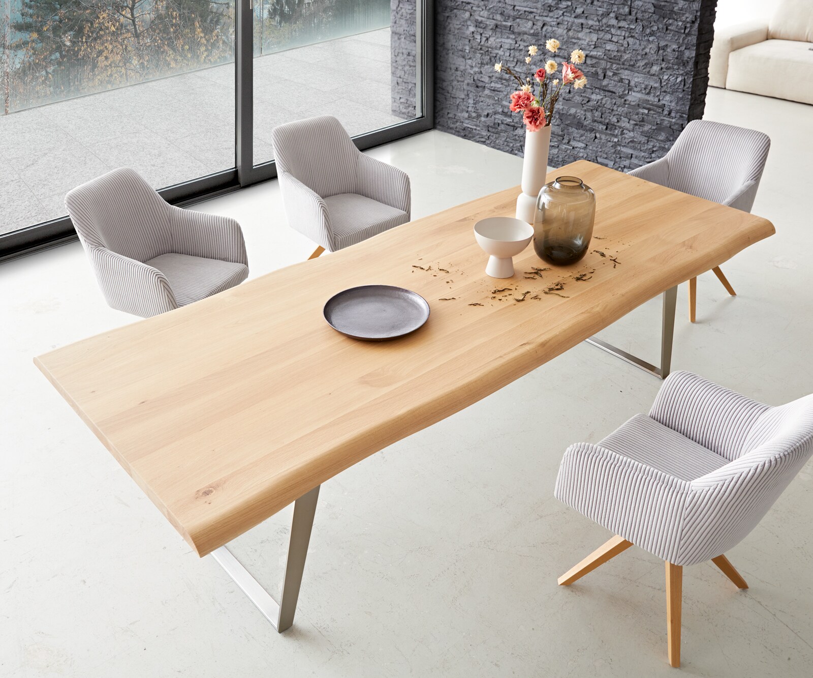 Eettafel Edge 260x100 eiken natuur roestvrij staal  schuin Live-Edge 4