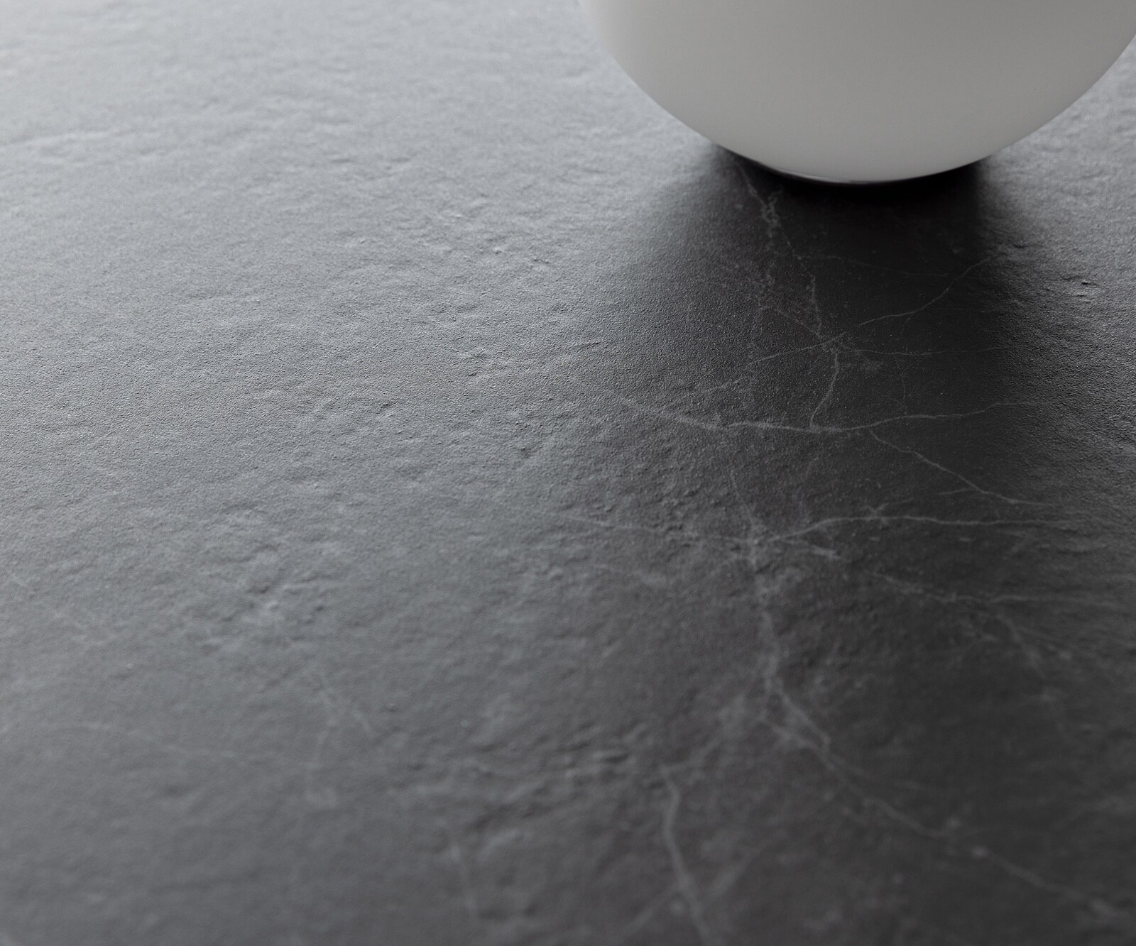 Eettafel Edge Boot 240x120 cm Keramiek Laminam® Nero Greco Anthrazit Cono Metaalic Zilver 4