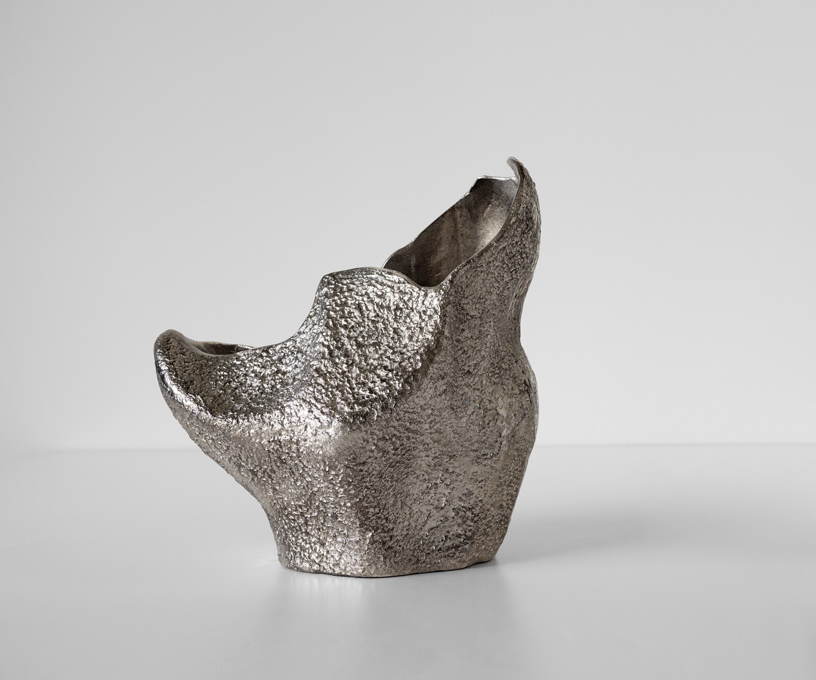 Vaas Grotta B31 x D20 x H34 cm Aluminium Platin Handgemaakt 1