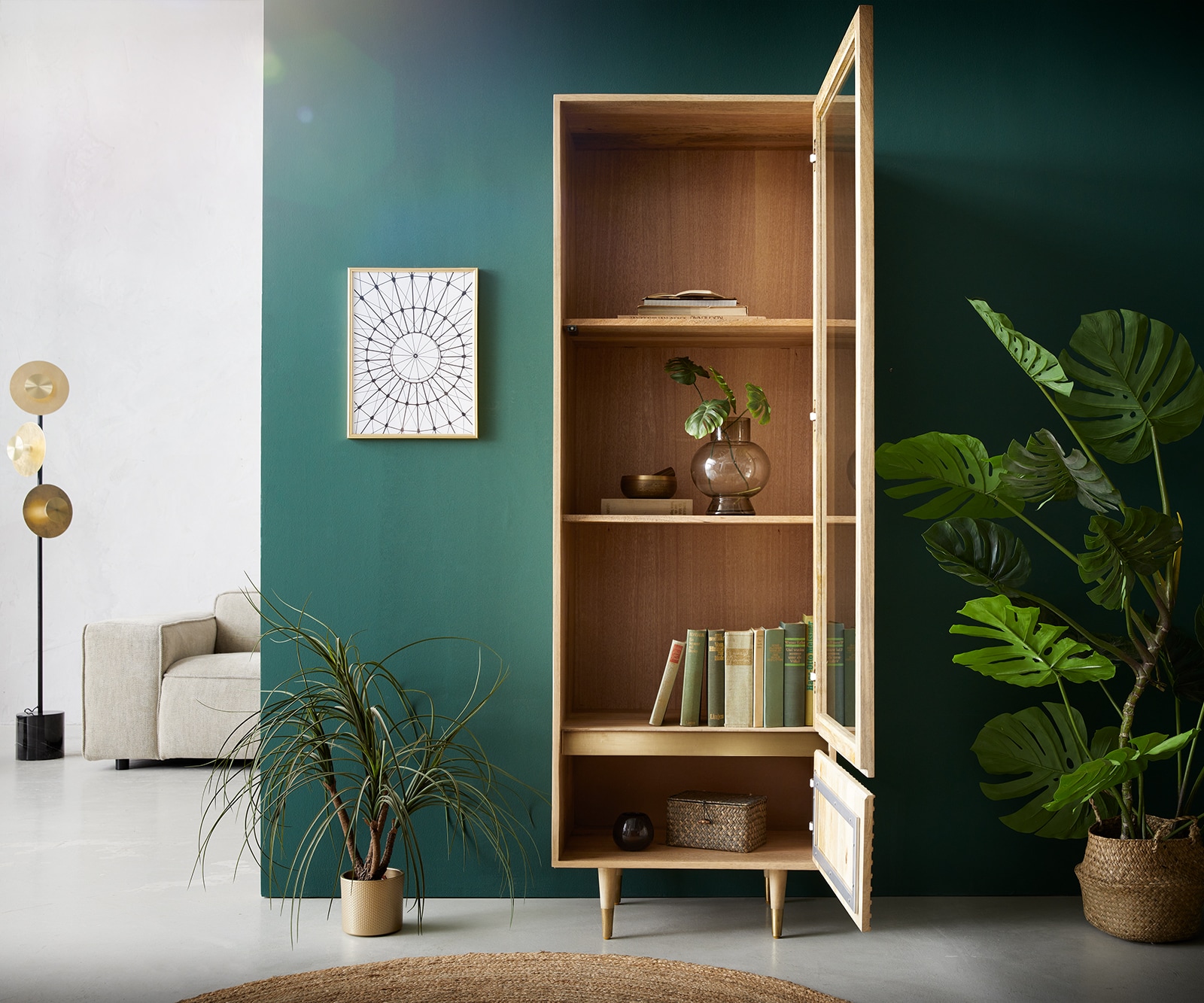 Vitrinekast Budaya Mango Natur 60x180 cm 2 deuren poot rond 3 Vitrinekast Budaya Mango Natur 60x180 cm 2 deuren poot rond 3