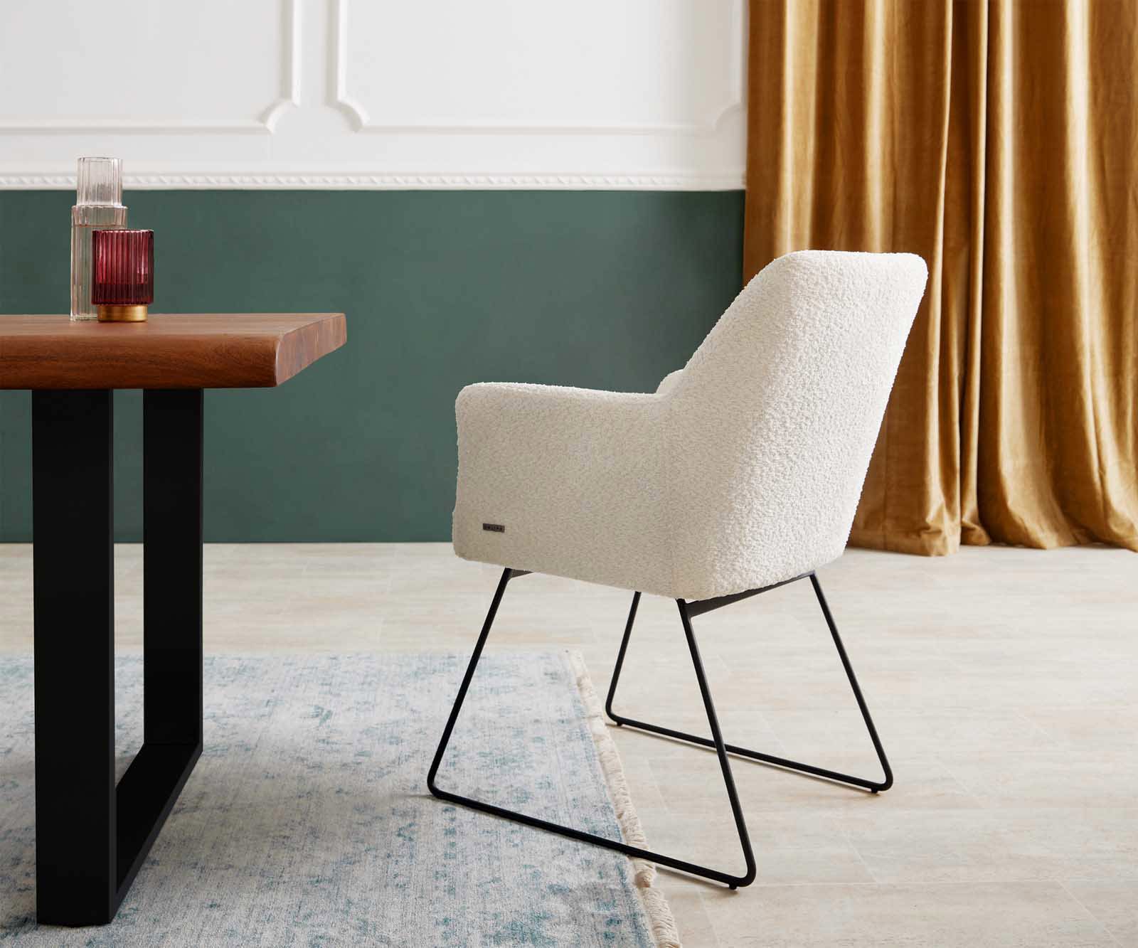 Eetkamerstoel Xana-Flex met armleuning bouclé wit slipframe zwart pocketveer kern 4 Eetkamerstoel Xana-Flex met armleuning bouclé wit slipframe zwart pocketveer kern 4