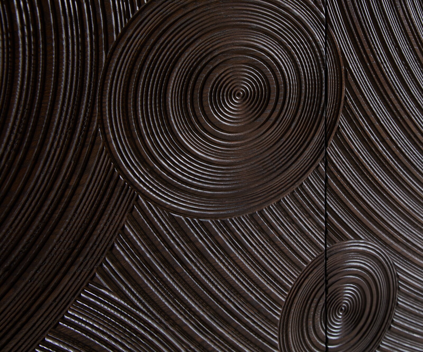 Dressoir Ashara 200 cm essenhout donkerbruin 3D-effect 4 deuren ronde voet metaal zwart 2