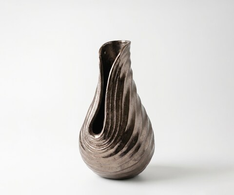 Vaas Helixa B17 x D18 x H31 cm Aluminium Mokka Bronze Gegoten