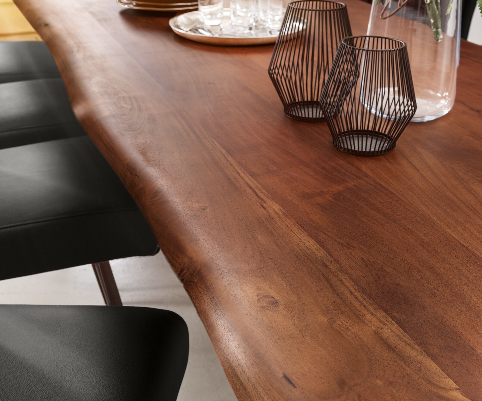Eettafel Edge 300x100 XL acacia bruin metaal schuin Live-Edge 4