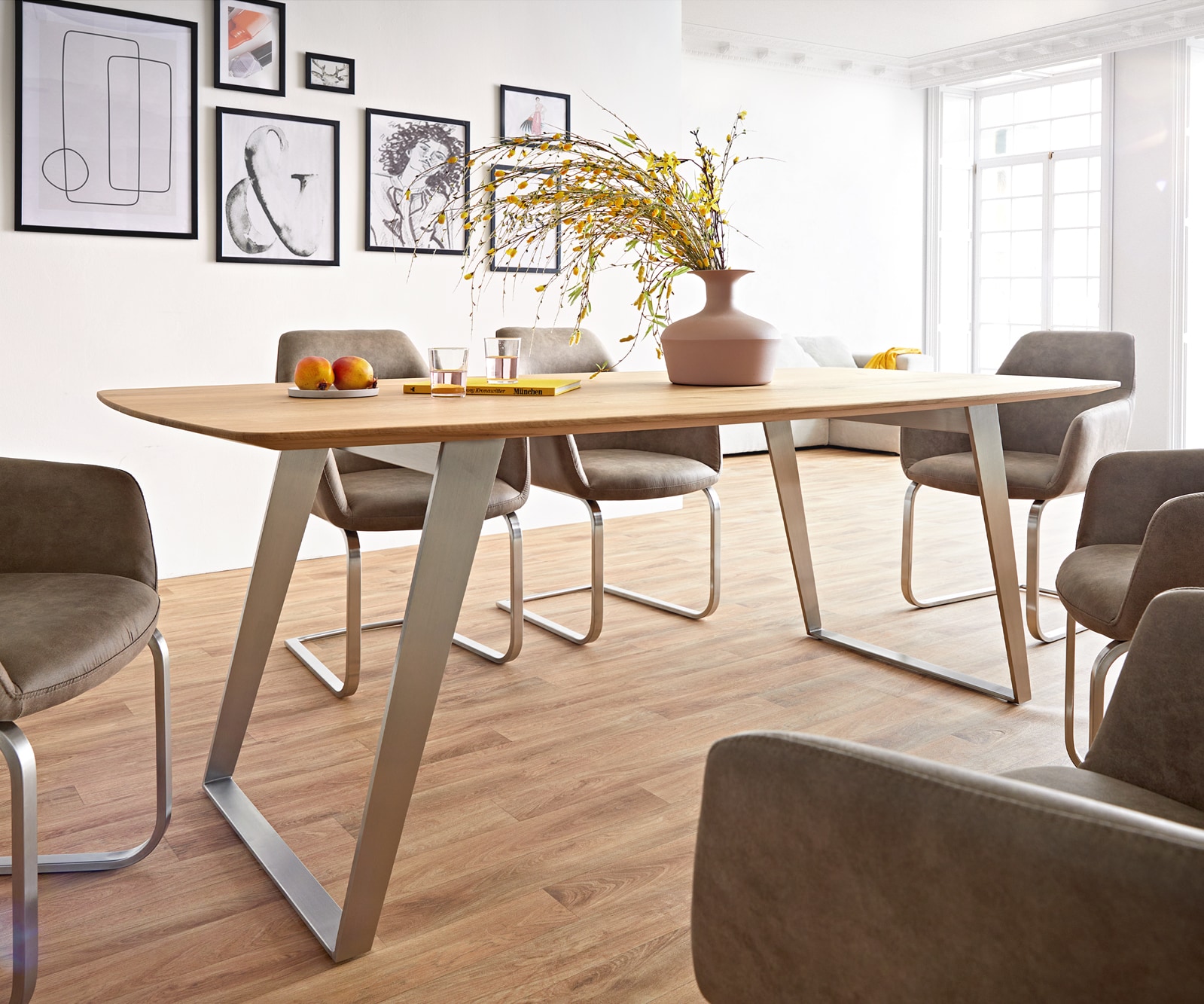Eettafel Edge Boot 200x100 eiken natuur roestvrij staal  schuin Schweizer Kante