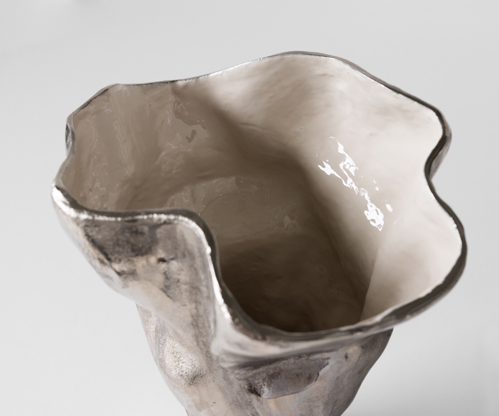 Vaas Mimoro B28 x D24 x H38 cm Aluminium Platin Opal Handgemaakt 4