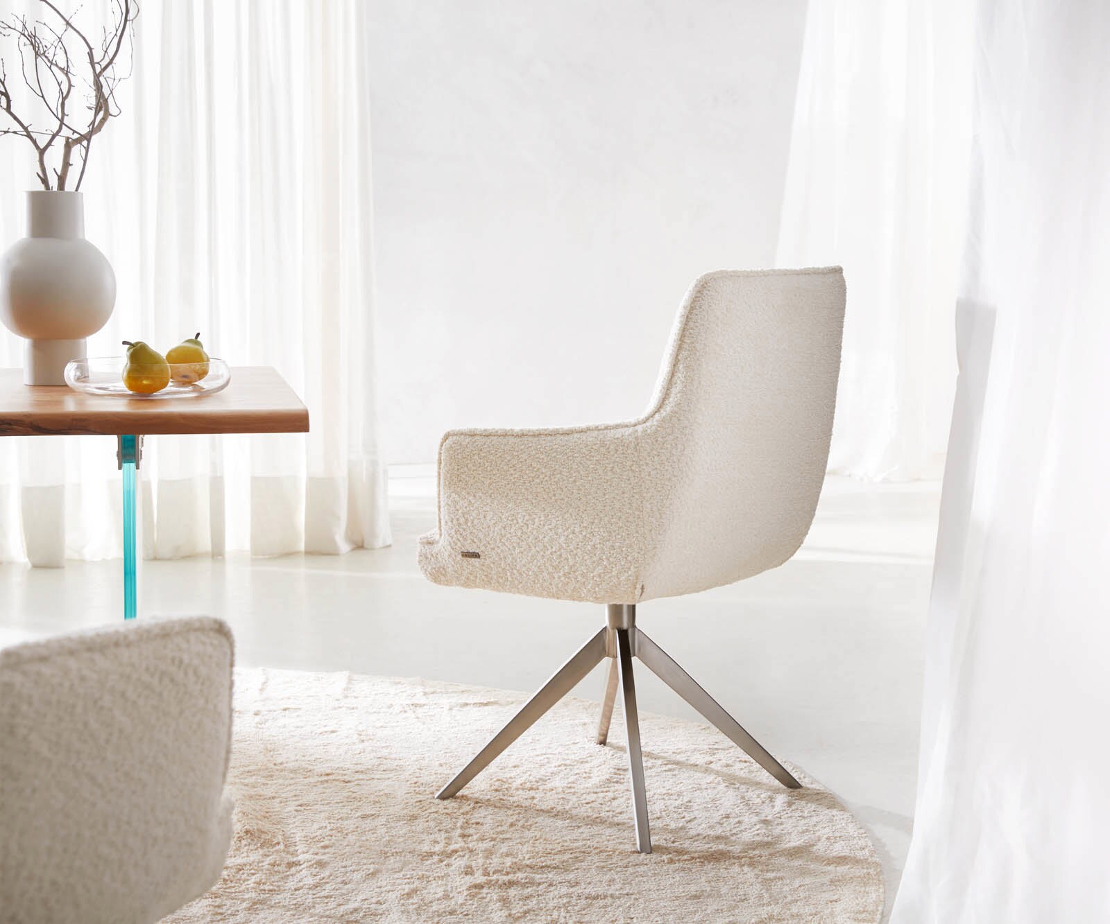 Draaistoel Heira-Flex met armleuning bouclé wit kruisframe breed roestvrij staal 360° draaibaar pocketveer kern 4 Draaistoel Heira-Flex met armleuning bouclé wit kruisframe breed roestvrij staal 360° draaibaar pocketveer kern 4