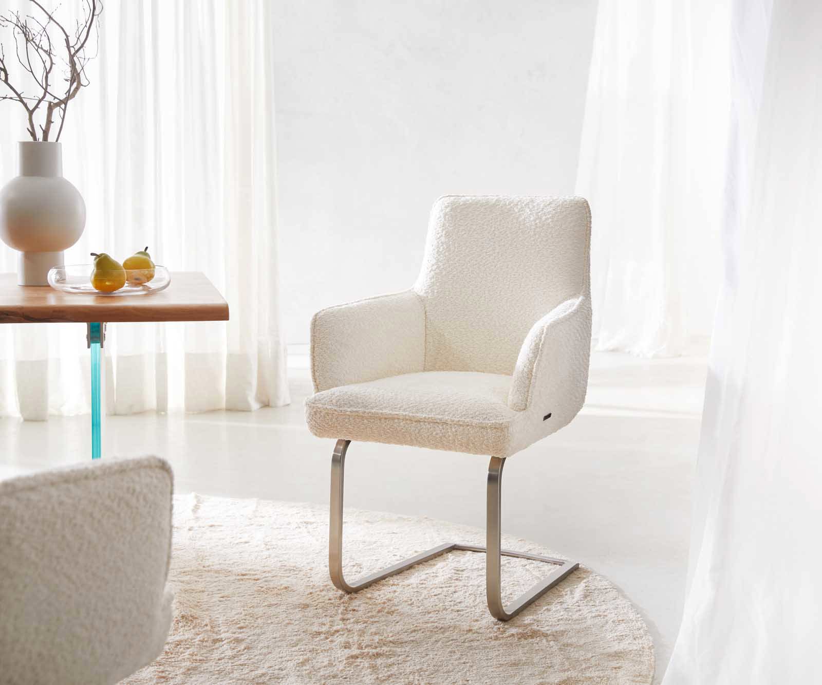 Sledemodel Heira-Flex met armleuning bouclé wit sledemodel vlak roestvrij staal pocketveer kern Sledemodel Heira-Flex met armleuning bouclé wit sledemodel vlak roestvrij staal pocketveer kern