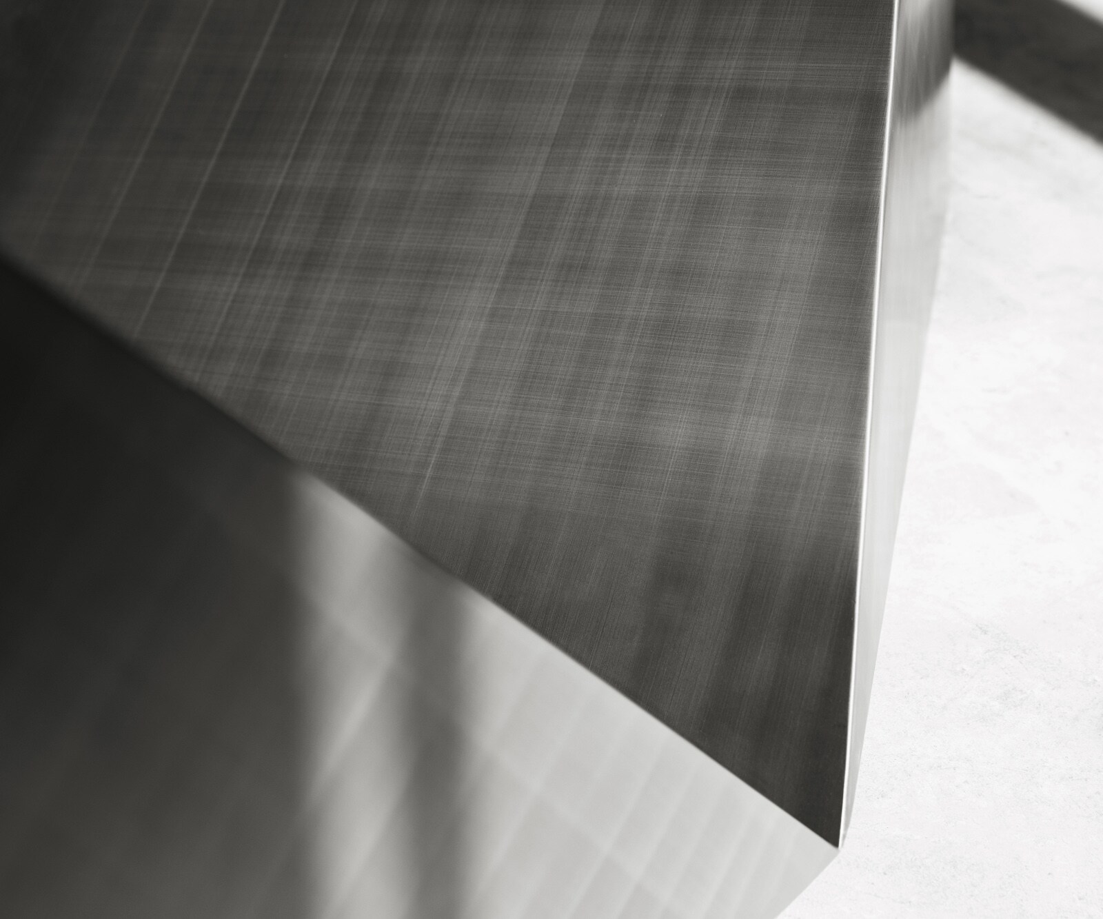 Eettafel Edge Oval 280x130 Reliefglas rookzwart 3D-Design Prisma metaal zilver 7