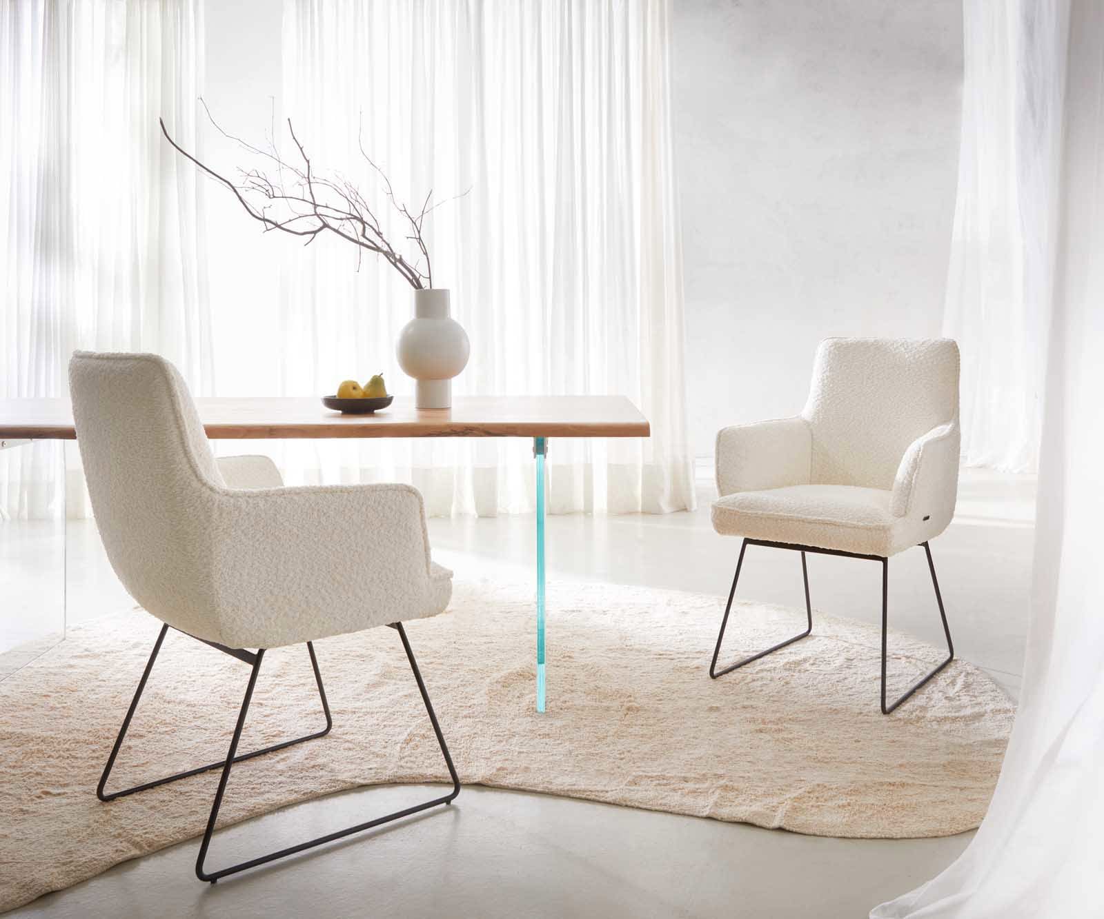 Eetkamerstoel Heira-Flex met armleuning bouclé wit slipframe zwart pocketveer kern 6 Eetkamerstoel Heira-Flex met armleuning bouclé wit slipframe zwart pocketveer kern 6