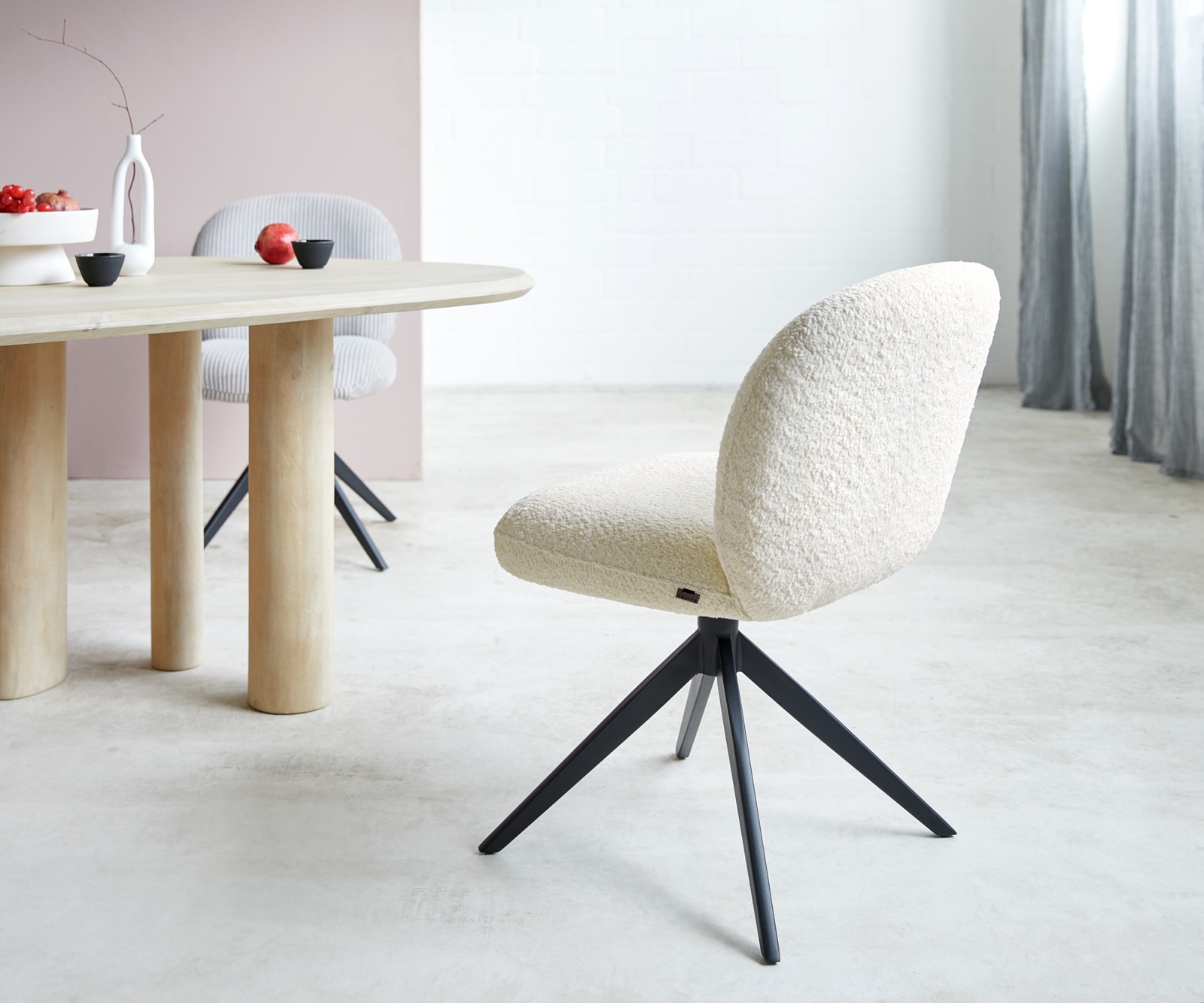 Draaistoel Nube-Flex bouclé wit kruisframe breed zwart 360° draaibaar pocketveer kern 5