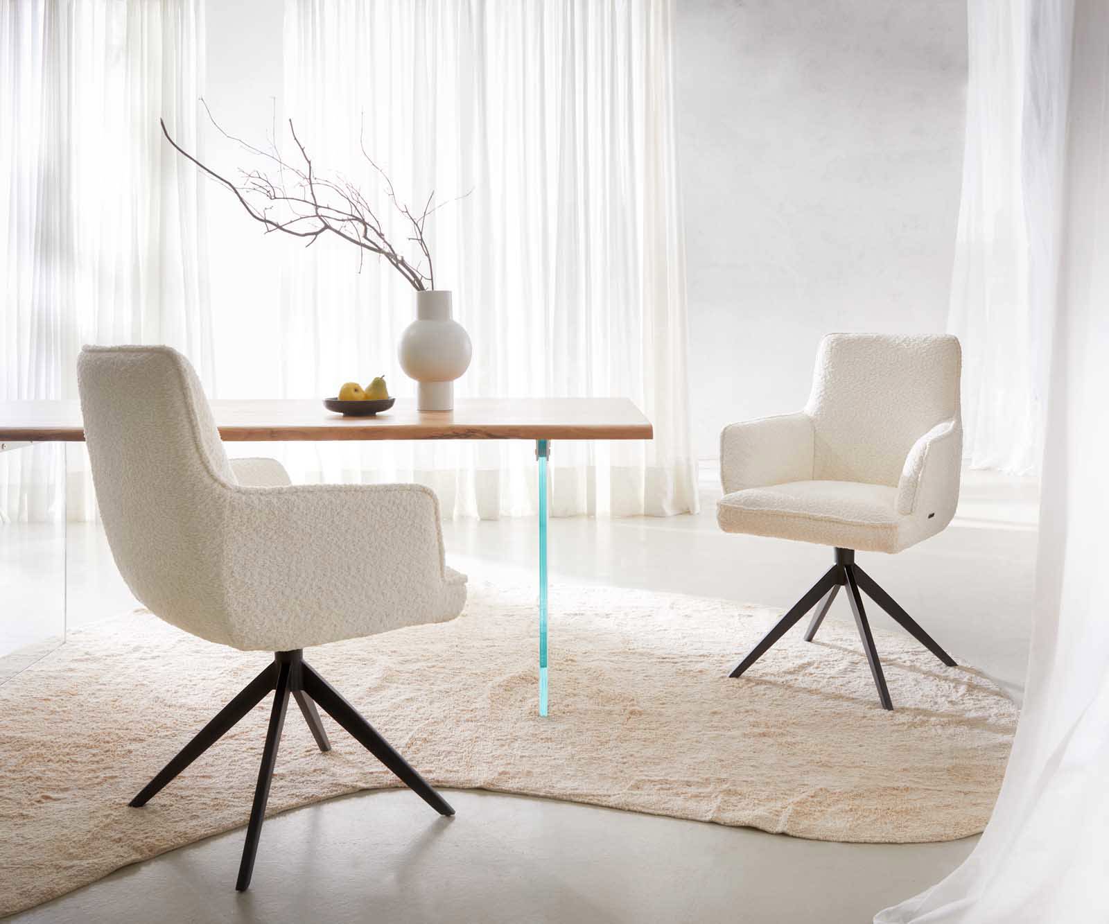 Draaistoel Heira-Flex met armleuning bouclé wit kruisframe breed zwart 360° draaibaar pocketveer kern 5 Draaistoel Heira-Flex met armleuning bouclé wit kruisframe breed zwart 360° draaibaar pocketveer kern 5