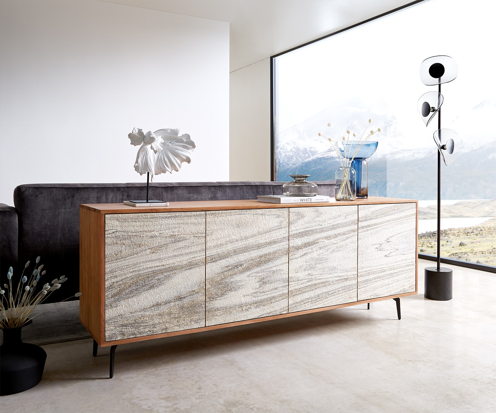 Dressoir Kleo 175 cm acacia natuur 4 deurs hoekig poot metaal zwart