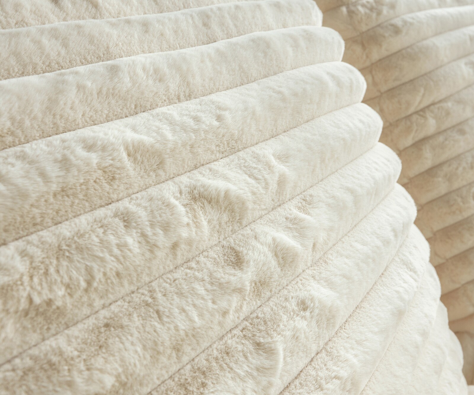 Sierkussen Sirpio XL van pluche cord beige 85x85 2