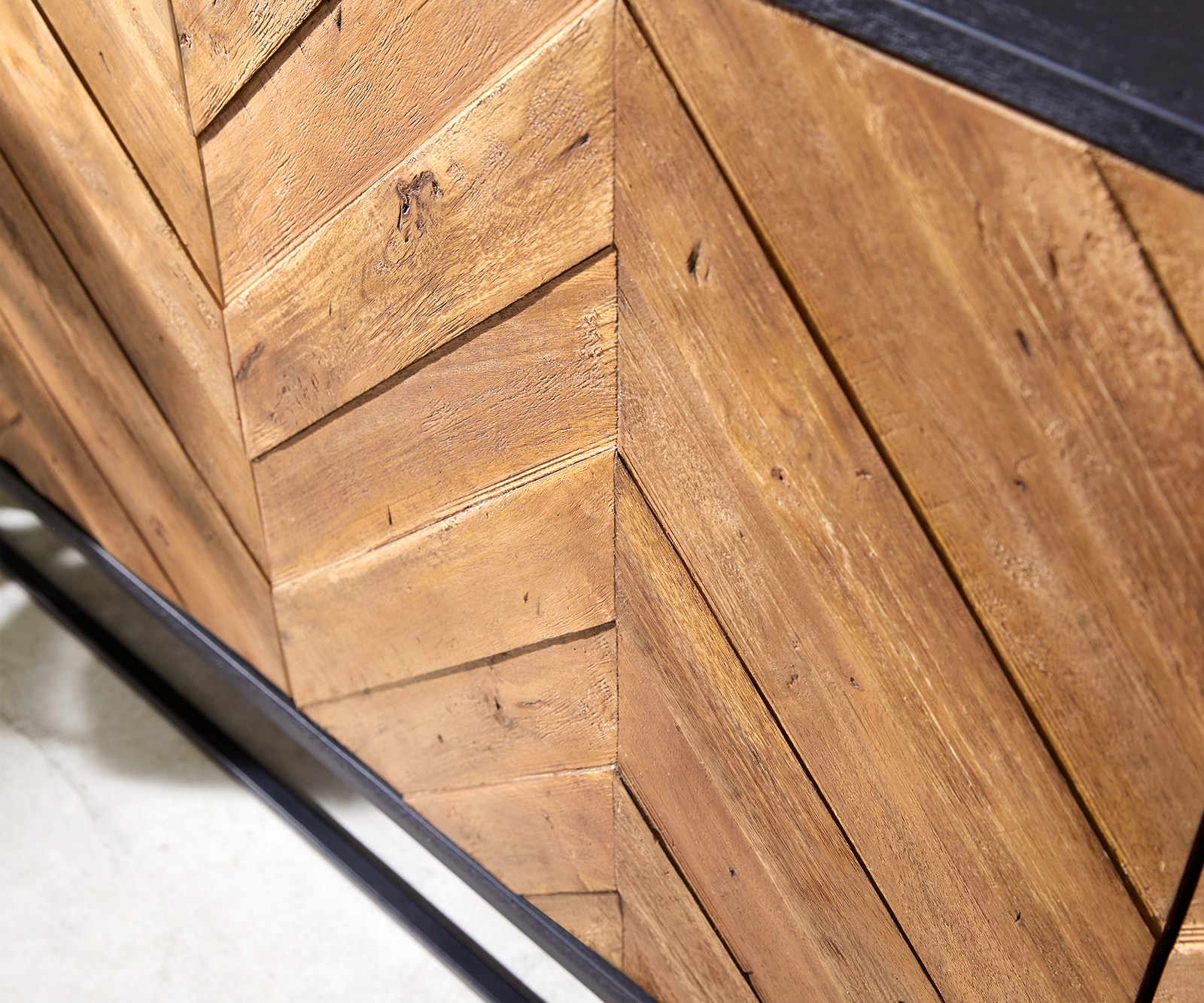 Dressoir Famke 145 cm mango teak 3 deuren  6 Dressoir Famke 145 cm mango teak 3 deuren  6