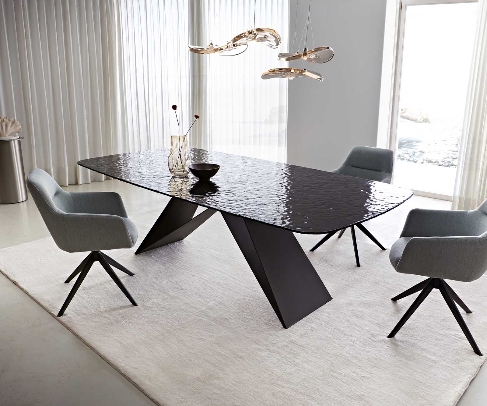 Eetkamertafel Edge Boot 240x120 Glas smelten rokerig zwart 3D-Relief V-frame vlak staal zwart 2