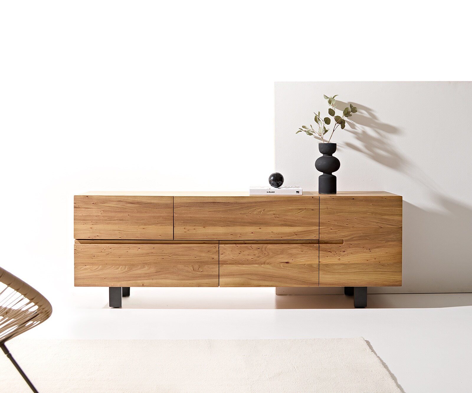 Dressoir Tiamar 180 cm iepenhout natuur 1 deur 4 laden vierkante metalen poten zwart 5