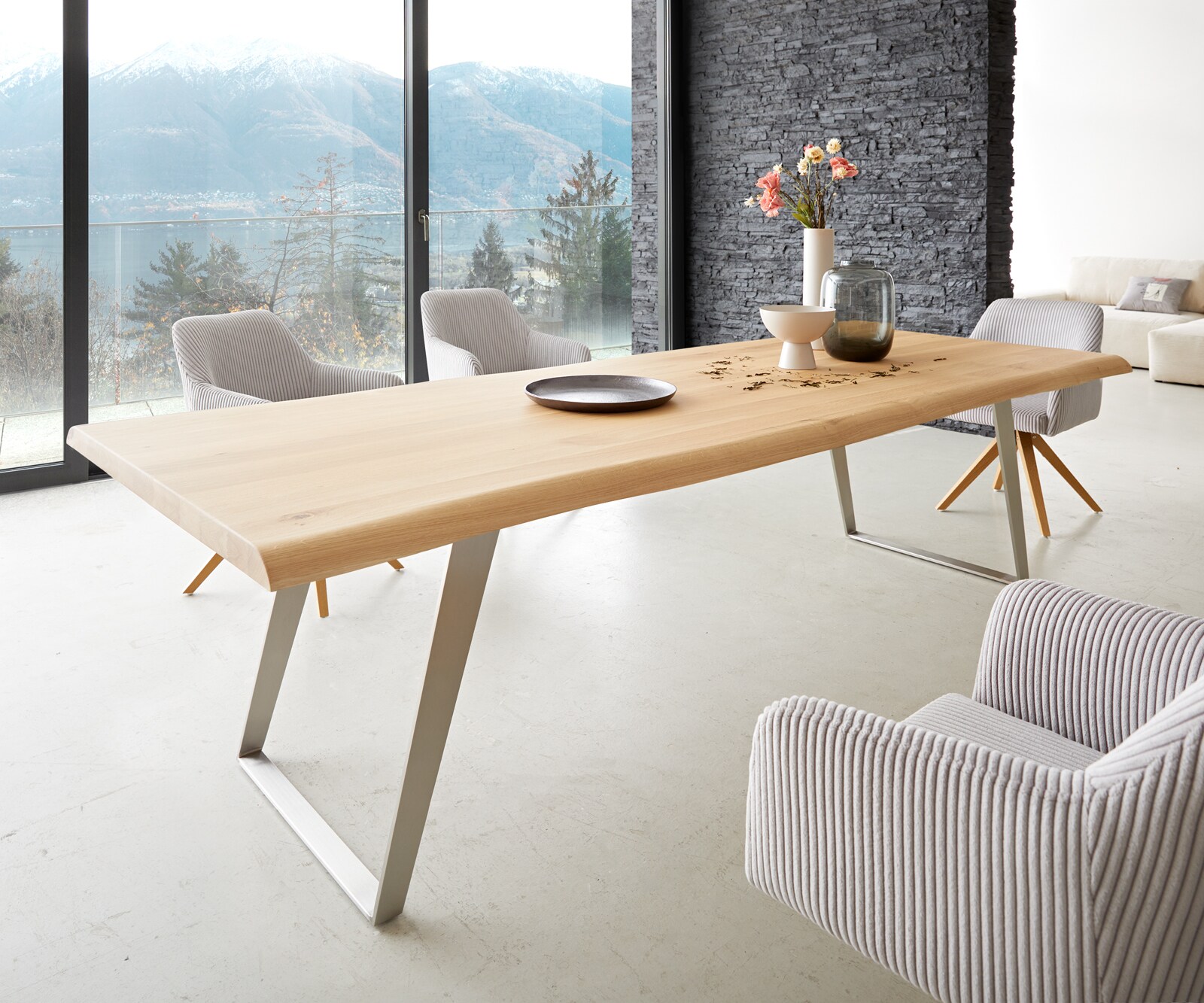 Eettafel Edge 260x100 eiken natuur roestvrij staal  schuin Live-Edge 1