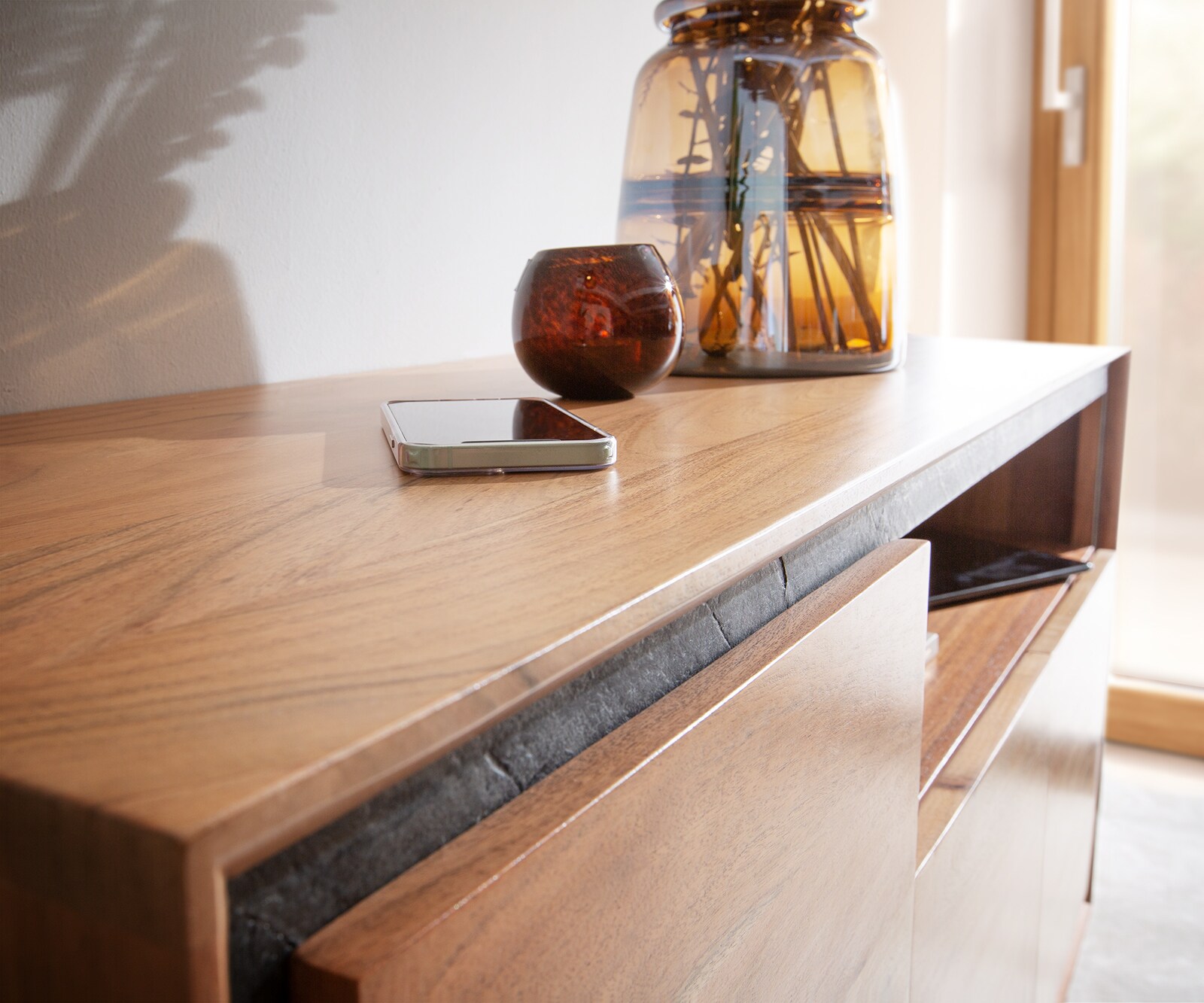 Dressoir Stonegrace 145 cm acacia natuur 3 deuren 1 legplank steenfineer V-poot 4