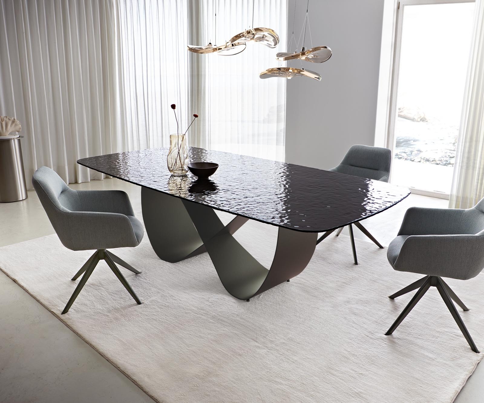 Eettafel Edge Boot 240x120 Reliëf glas Smoke black 3D design Infinity metaal effect afwerking Titanium Eettafel Edge Boot 240x120 Reliëf glas Smoke black 3D design Infinity metaal effect afwerking Titanium