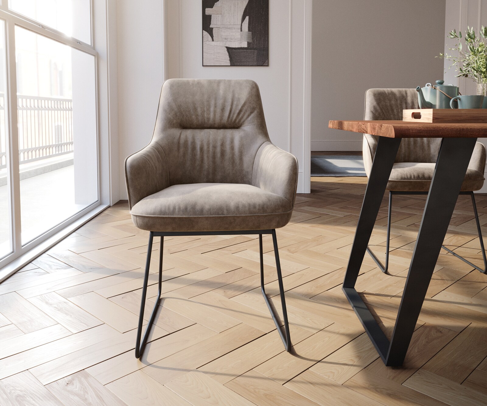Eetkamerstoel Zelia-Flex met armleuning microvelours taupe vintage slipframe zwart pocketveer kern 1