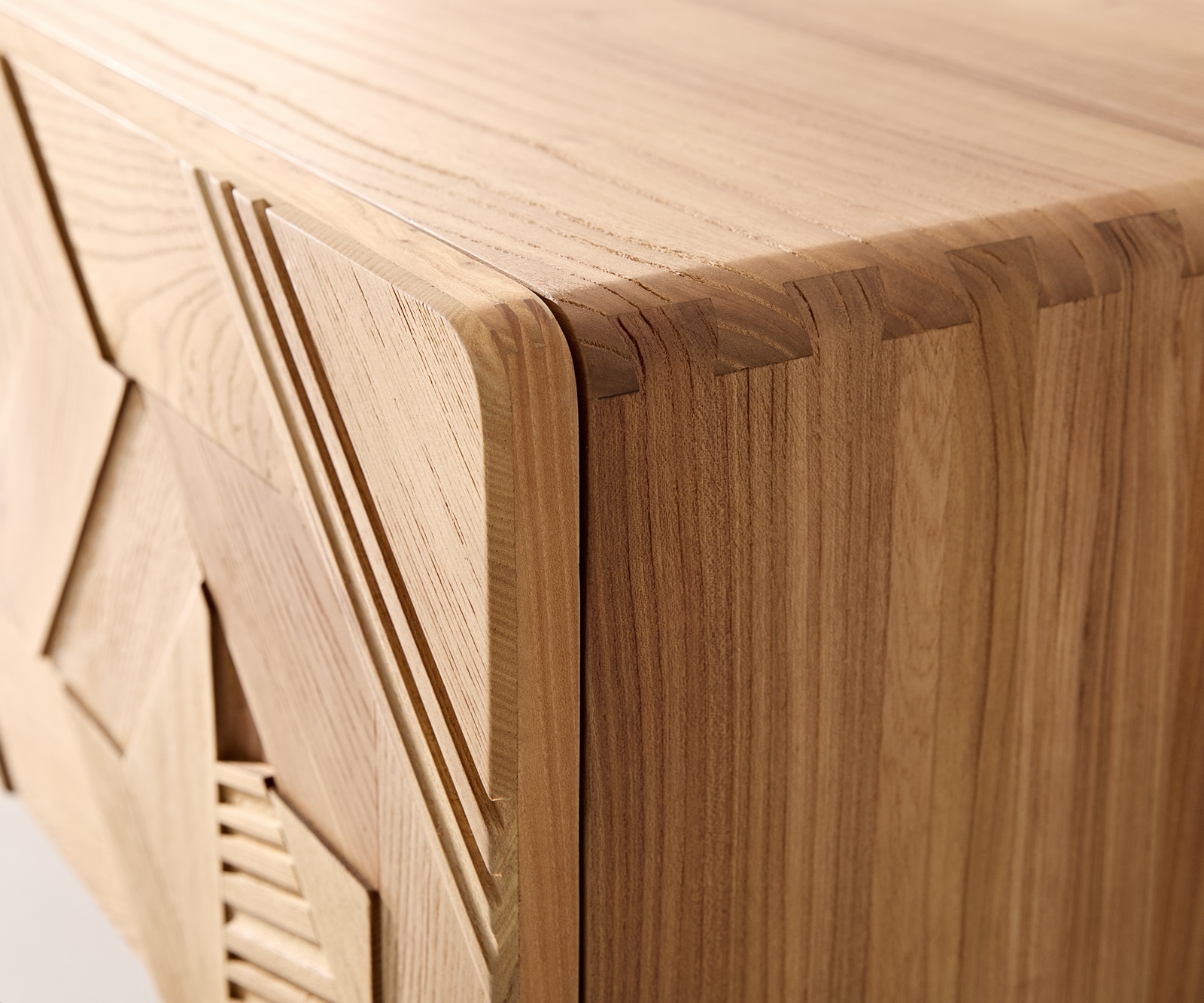 Tv-meubel Eldoria 220 cm natuur iep 3D effect 2 deuren 2 laden hoekonderstel rvs 5 Tv-meubel Eldoria 220 cm natuur iep 3D effect 2 deuren 2 laden hoekonderstel rvs 5