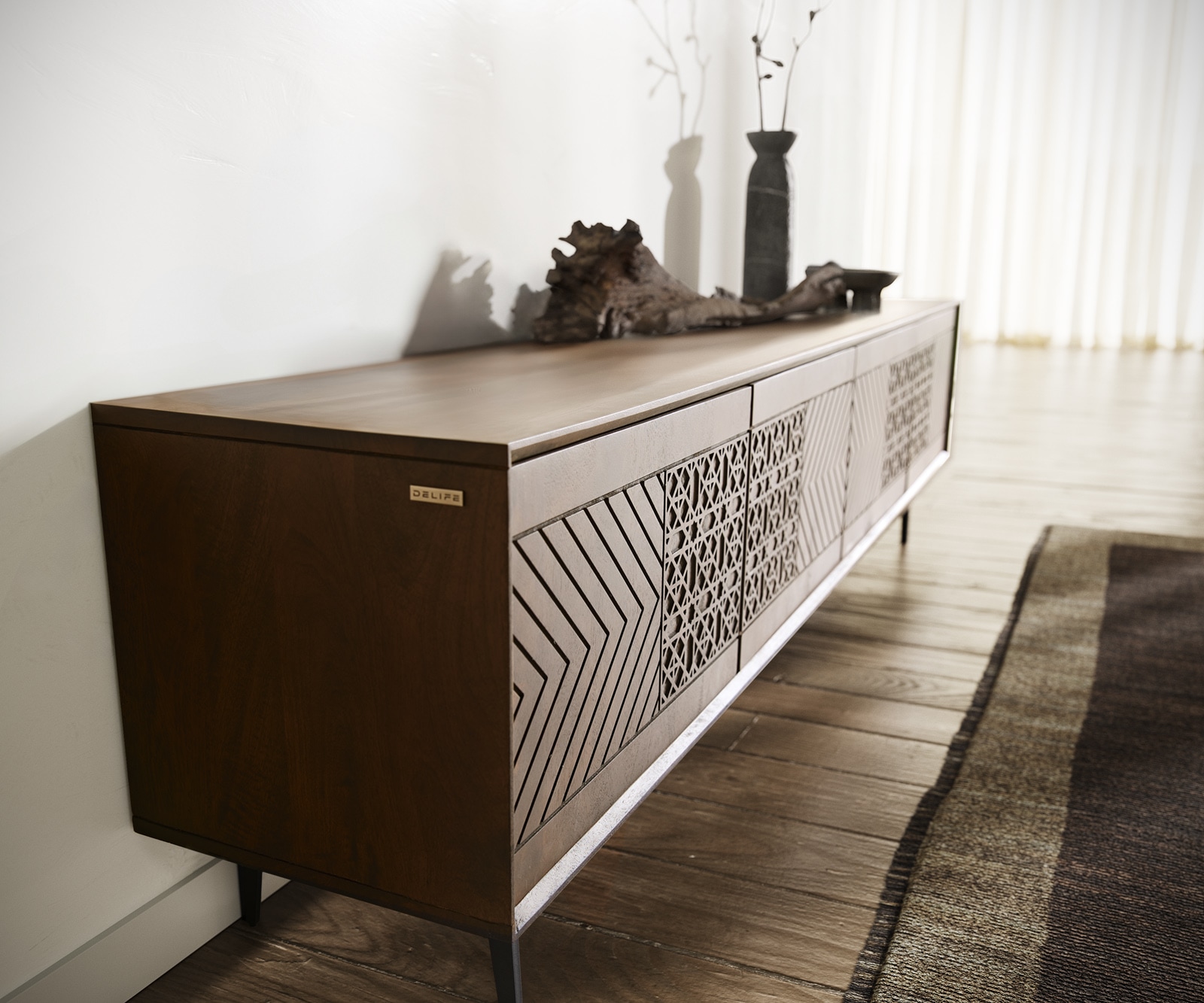 TV-meubel Manjula 200 cm mango bruin 4 deuren hoekpoot metaal zwar 4 TV-meubel Manjula 200 cm mango bruin 4 deuren hoekpoot metaal zwar 4