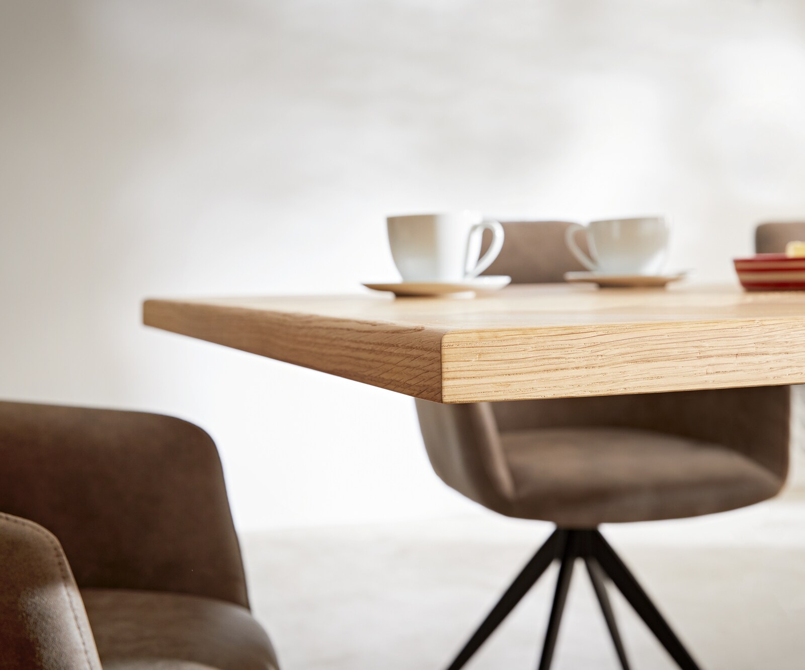 Eettafel Edge-Pure 200x100 eiken natuur Fishbone kruisframe rechthoek zwart 2