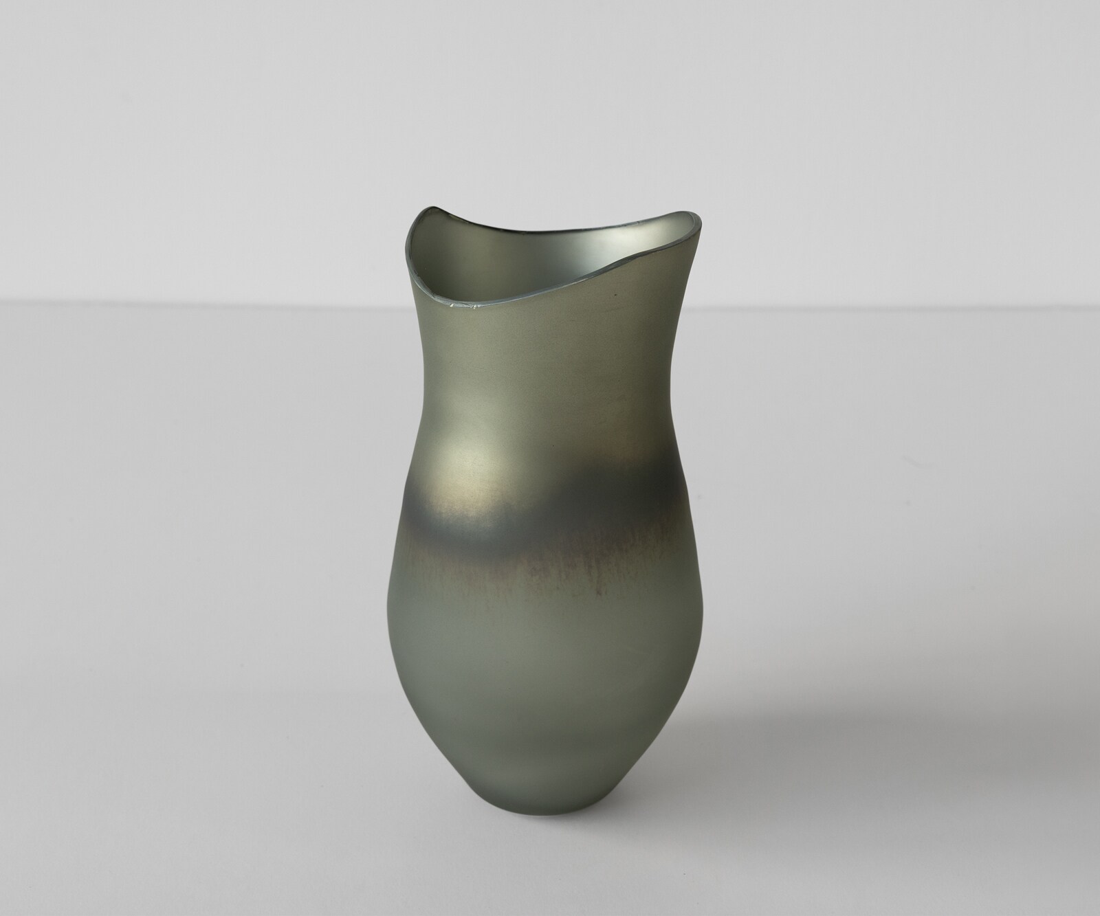 Vaas Sinuo B16 x D16 x H30 cm Glas Aurora Mondgeblazen 2