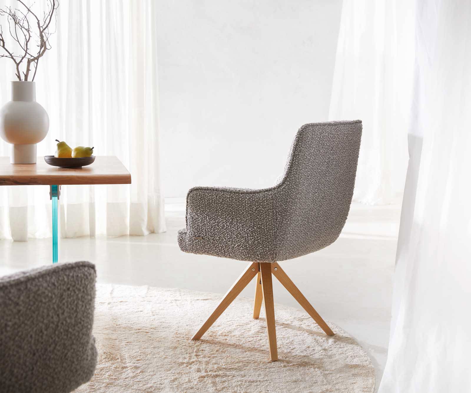 Draaistoel Heira-Flex met armleuning bouclé zilver grijs houten frame hoekig natuur 180° draaibaar pocketveer kern 4 Draaistoel Heira-Flex met armleuning bouclé zilver grijs houten frame hoekig natuur 180° draaibaar pocketveer kern 4