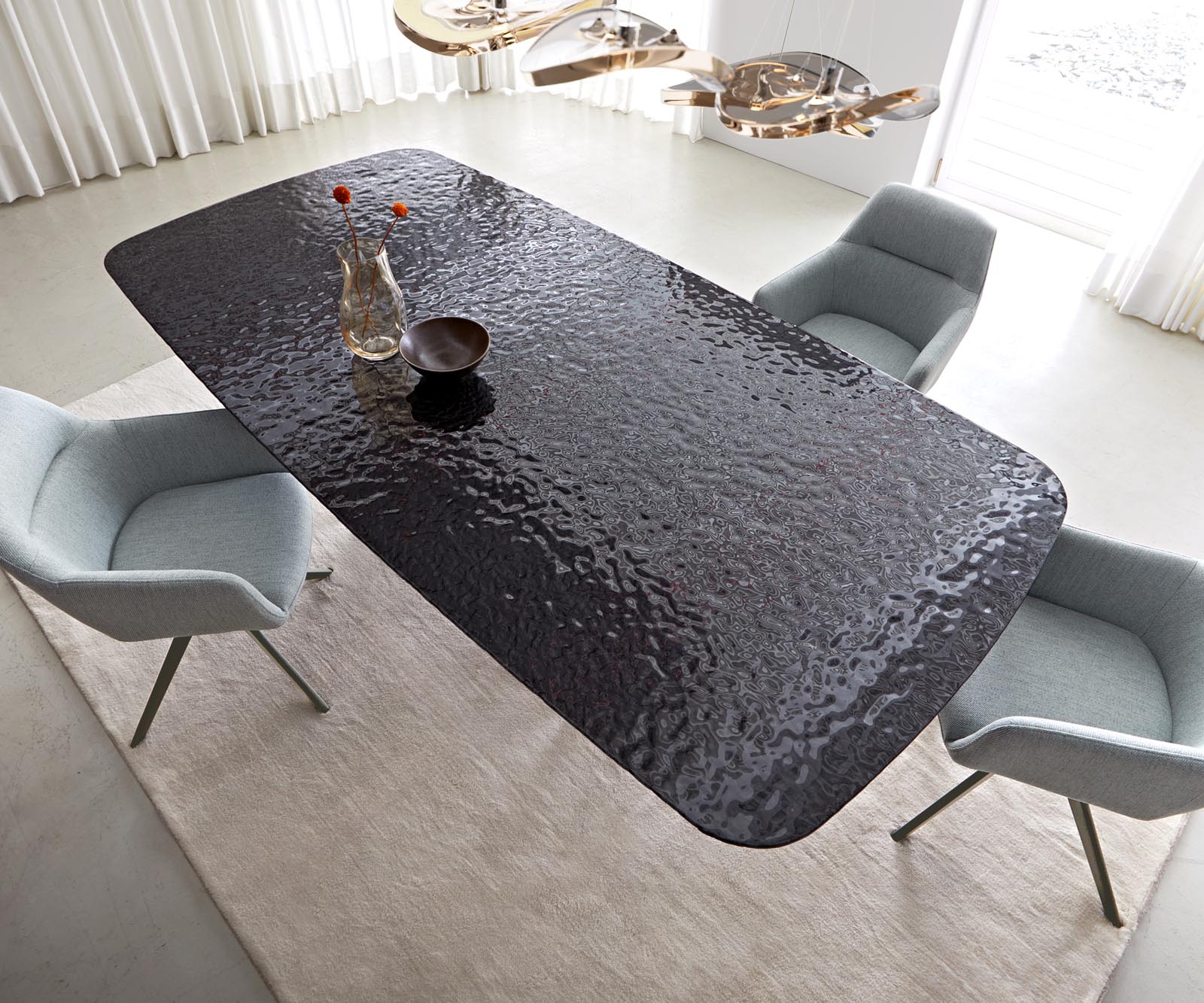 Eettafel Edge Boot 240x120 Reliëf glas Smoke black 3D design Infinity metaal effect afwerking Titanium 3