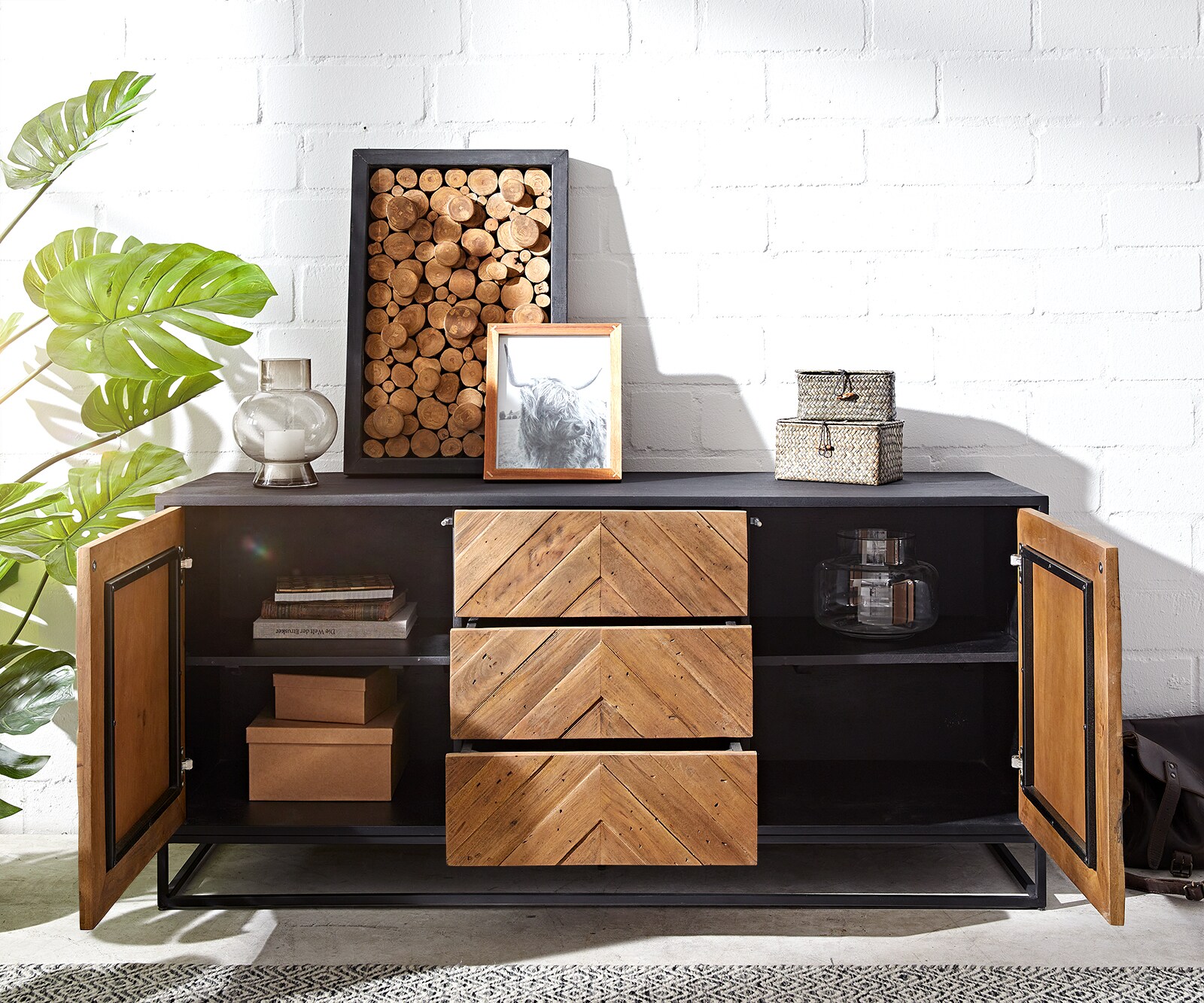 Dressoir Famke 145 cm mango teak 2 deuren 3 schuifladen 3