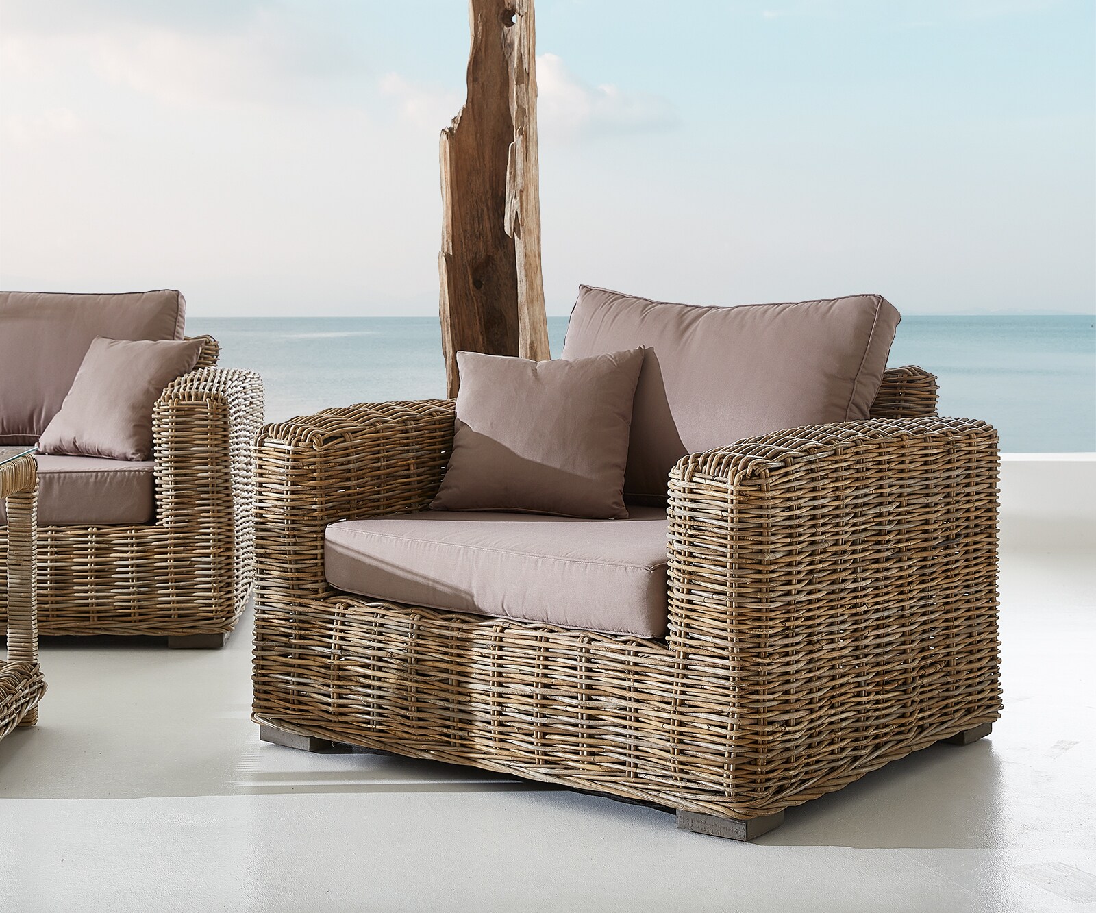 DELIFE Loungestoel Nizza 103x95 in rotan grijs met kussen bruin loungestoel