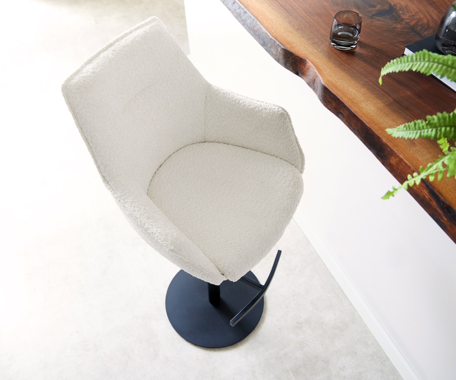 Barstoel Alja-Flex bouclé Wit Draaivoet in hoogte verstelbaar Metaal Zwart Draaibaar Pocketvering 4