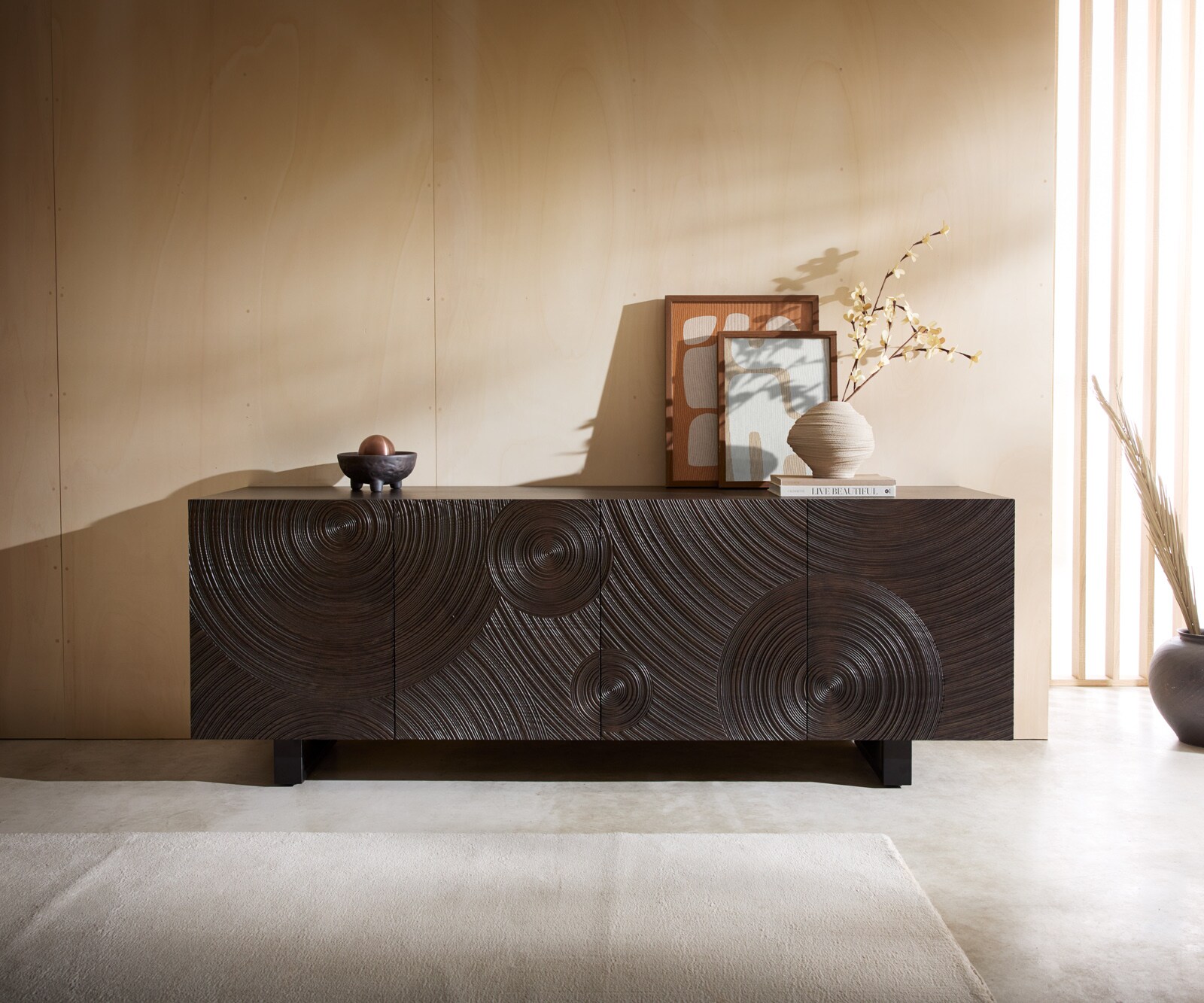 Dressoir Ashara 200 cm essenhout donkerbruin 3D-effect 4 deuren met metalen sledepoten zwart 1