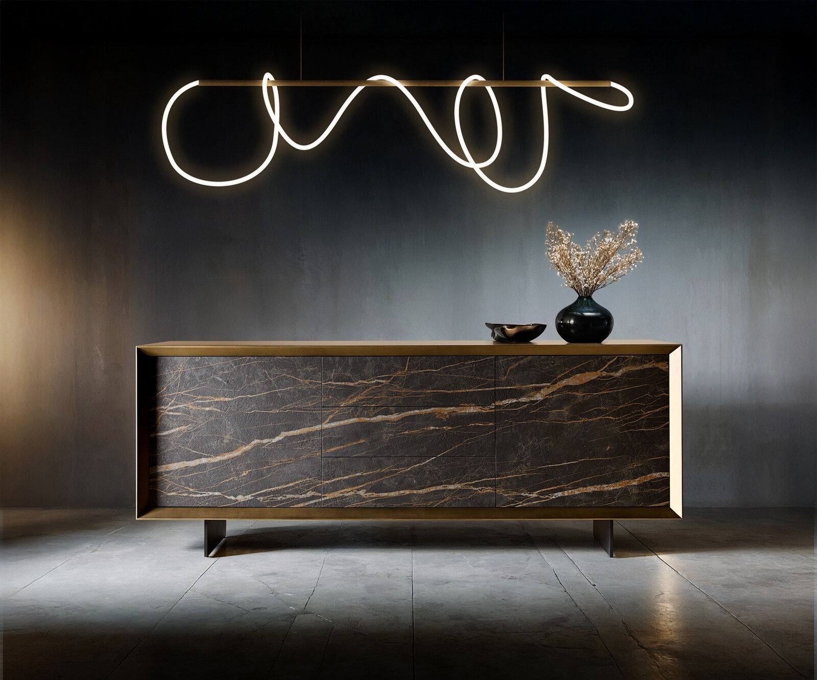 Dressoir Yori metaal goud 200 cm 2 deuren 3 lades zwevend metaal zwart keramiek Laminam®Noir Desir bruin 