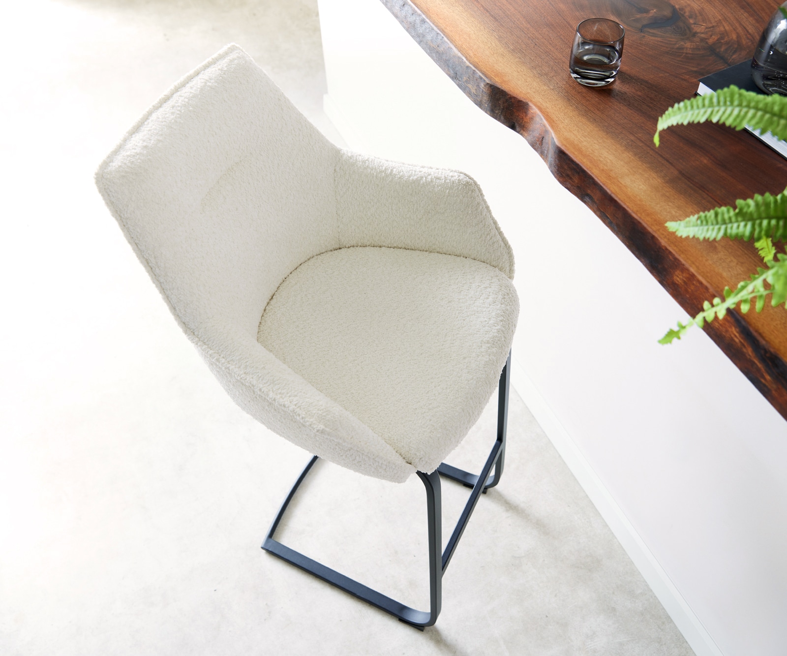 Barstoel Alja-Flex bouclé Wit Vrijstaand vlak Metaal Zwart pocketvering 1 Barstoel Alja-Flex bouclé Wit Vrijstaand vlak Metaal Zwart pocketvering 1