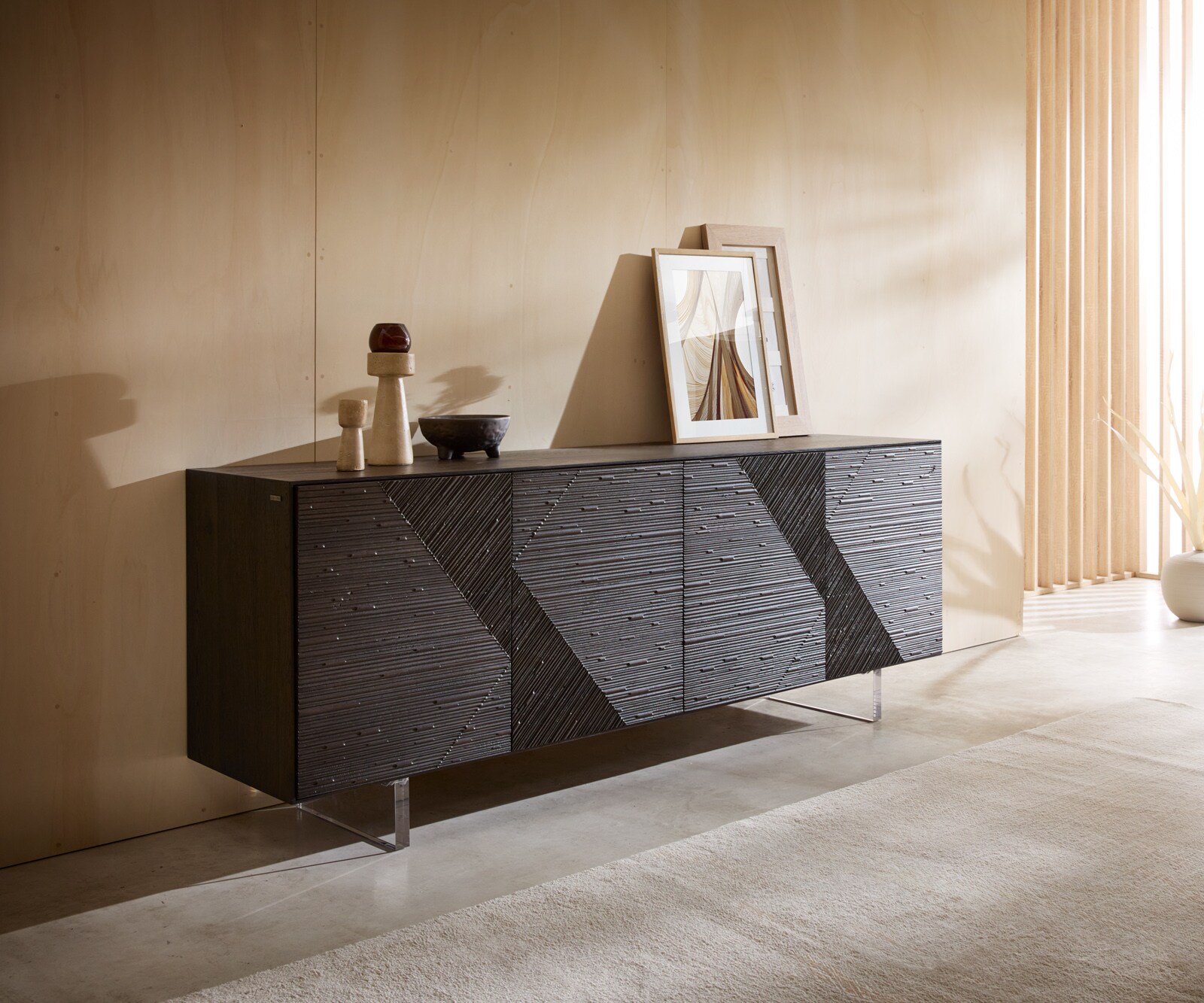Dressoir Tereos 200 cm essenhout donkerbruin 3D-effect 4 deuren poot zwevend effect acrylglas