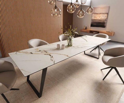 Eetkamertafel Edge 300x100 keramiek Calacatta Luxe wit-goud-grijs metaal schuin zwart