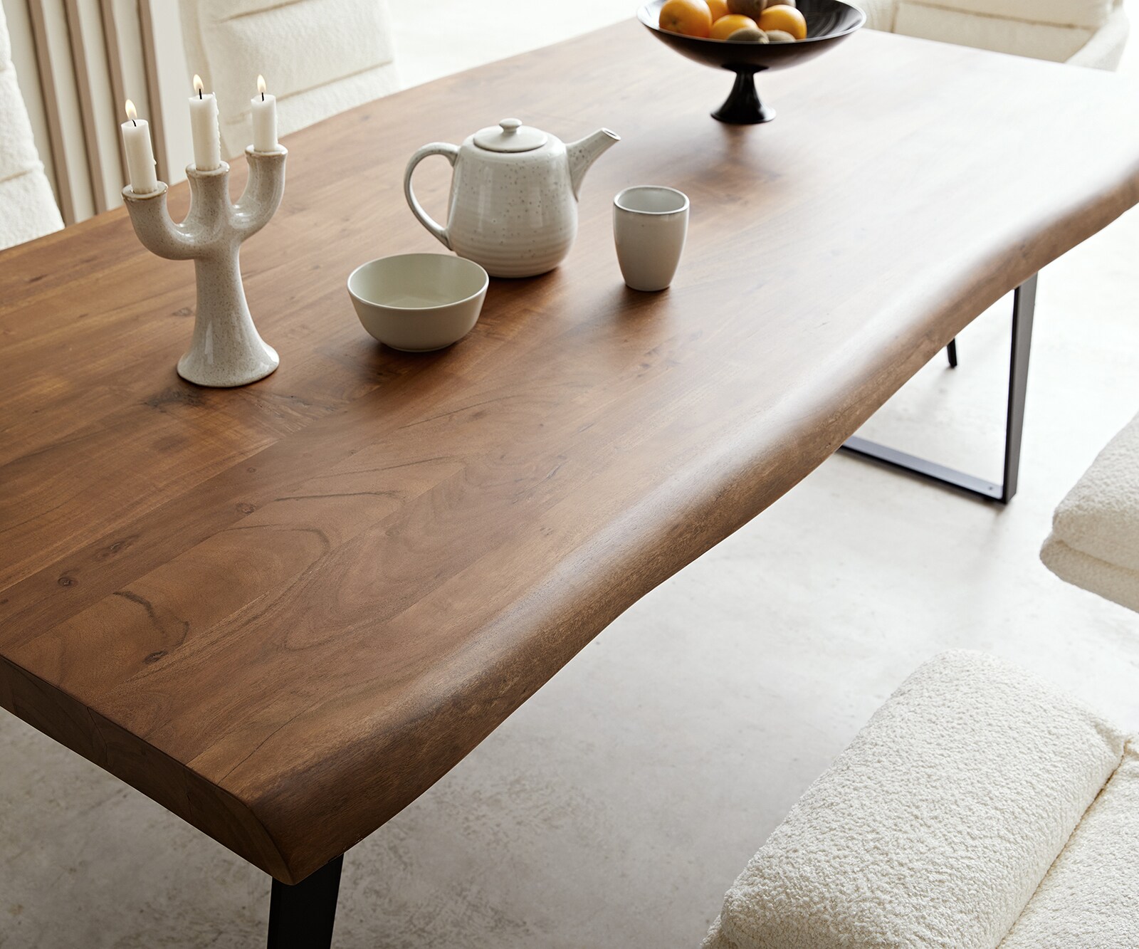 Eettafel Edge 200x100 XL acacia bruin metaal schuin Live-Edge 4