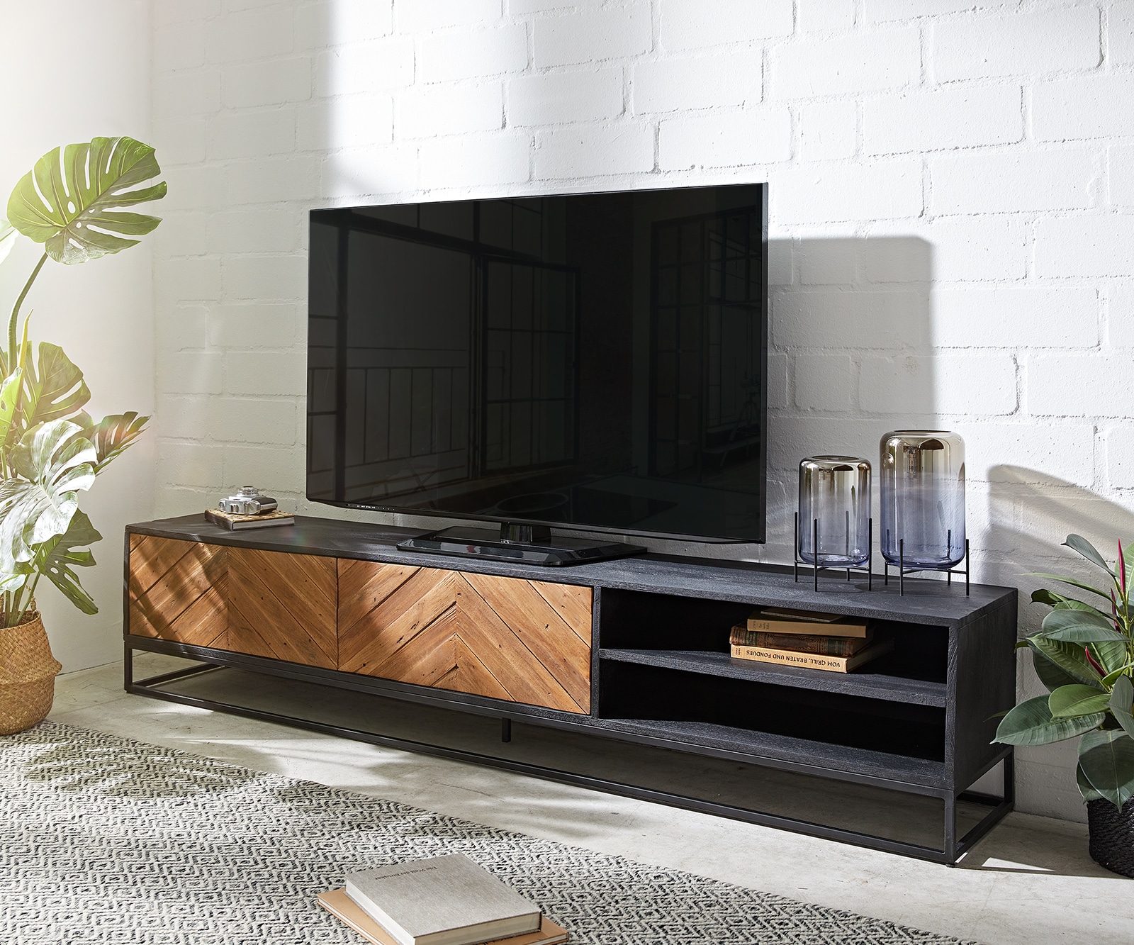 Tv-meubel Famke 200 cm mango teak 2 deuren 2 vakken