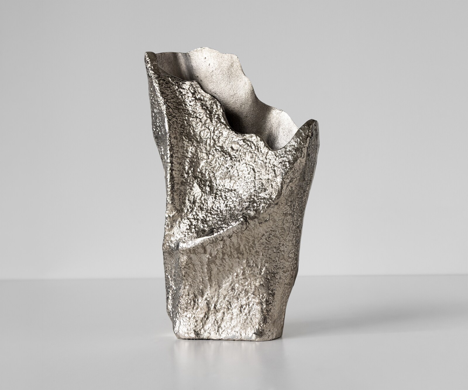 Vaas Cavira B29 x D16 x H48 cm Aluminium Platin Handgemaakt