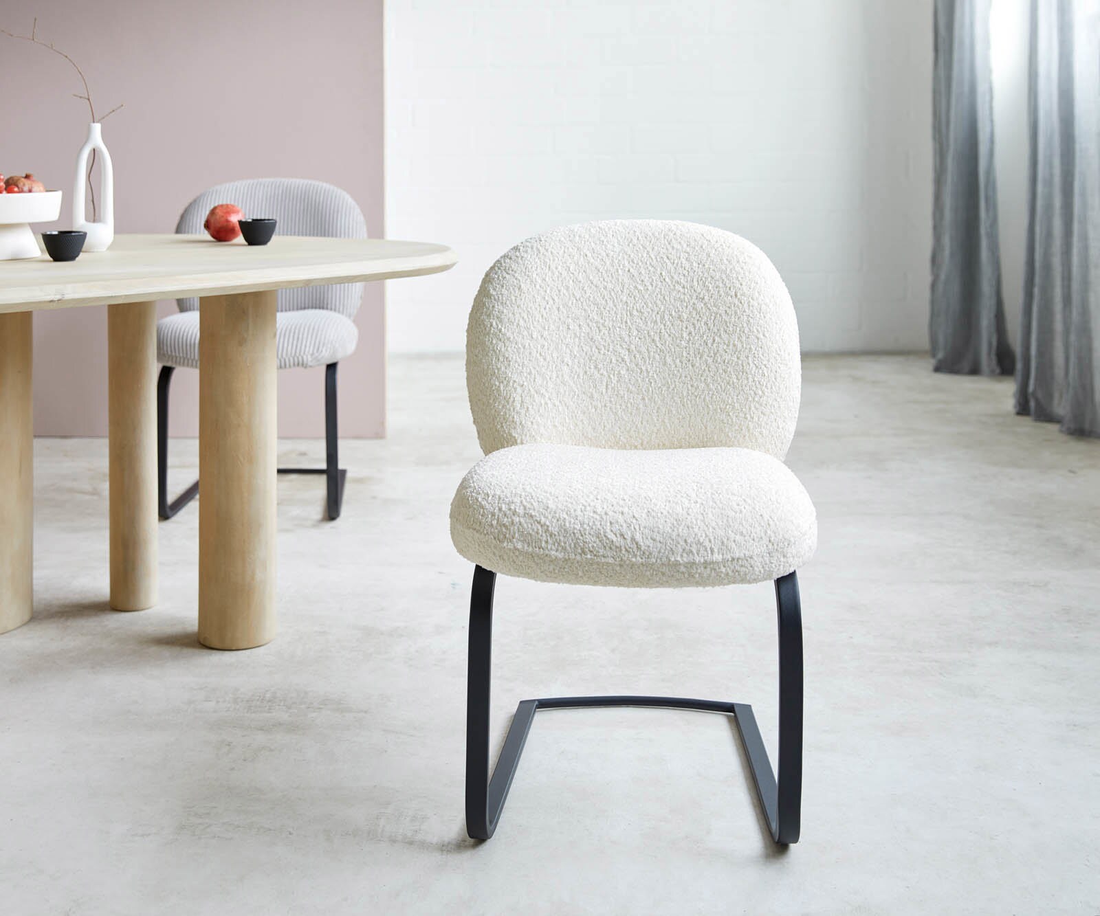 Sledemodel Nube-Flex bouclé wit sledemodel vlak zwart pocketveer kern 1 Sledemodel Nube-Flex bouclé wit sledemodel vlak zwart pocketveer kern 1