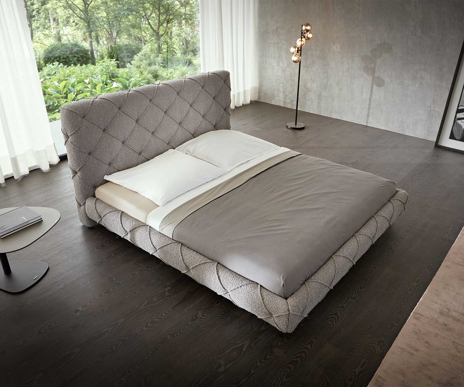 Nayara gestoffeerd bedframe 180x200 cm bouclé zilvergrijs 2 Nayara gestoffeerd bedframe 180x200 cm bouclé zilvergrijs 2