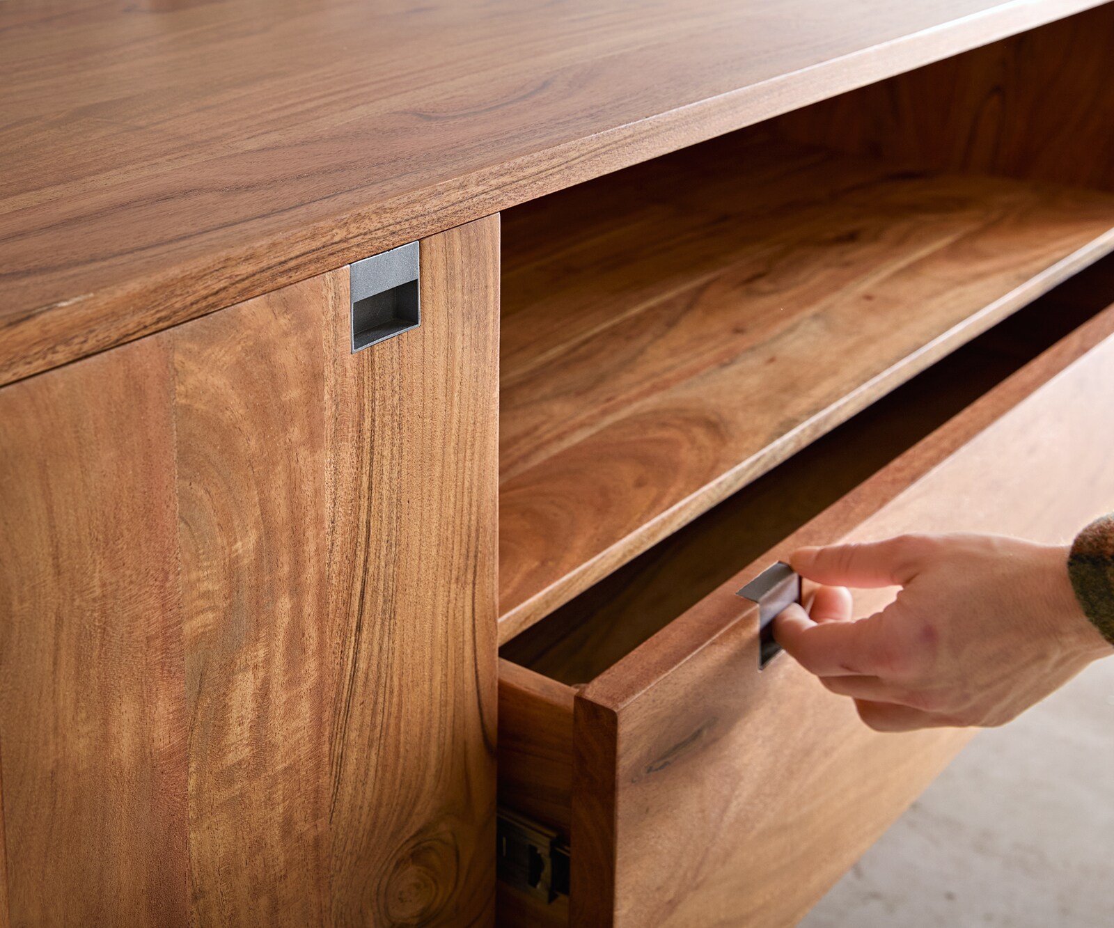 Sideboard Rivoro 175 cm Akazie Natur 2 Türen 1 Schubfach 1 Fach 4